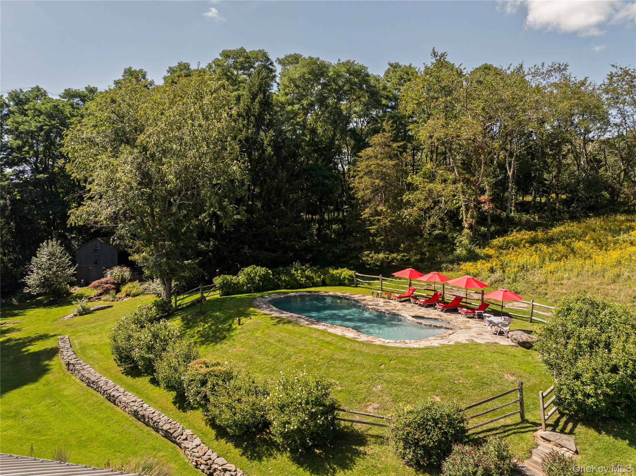 823 N Quaker Hill Road Property Photo 2