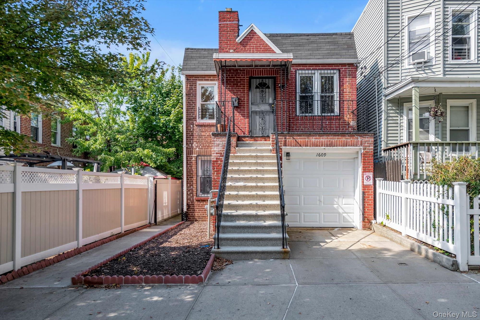 1609 Colden Avenue Property Photo 1