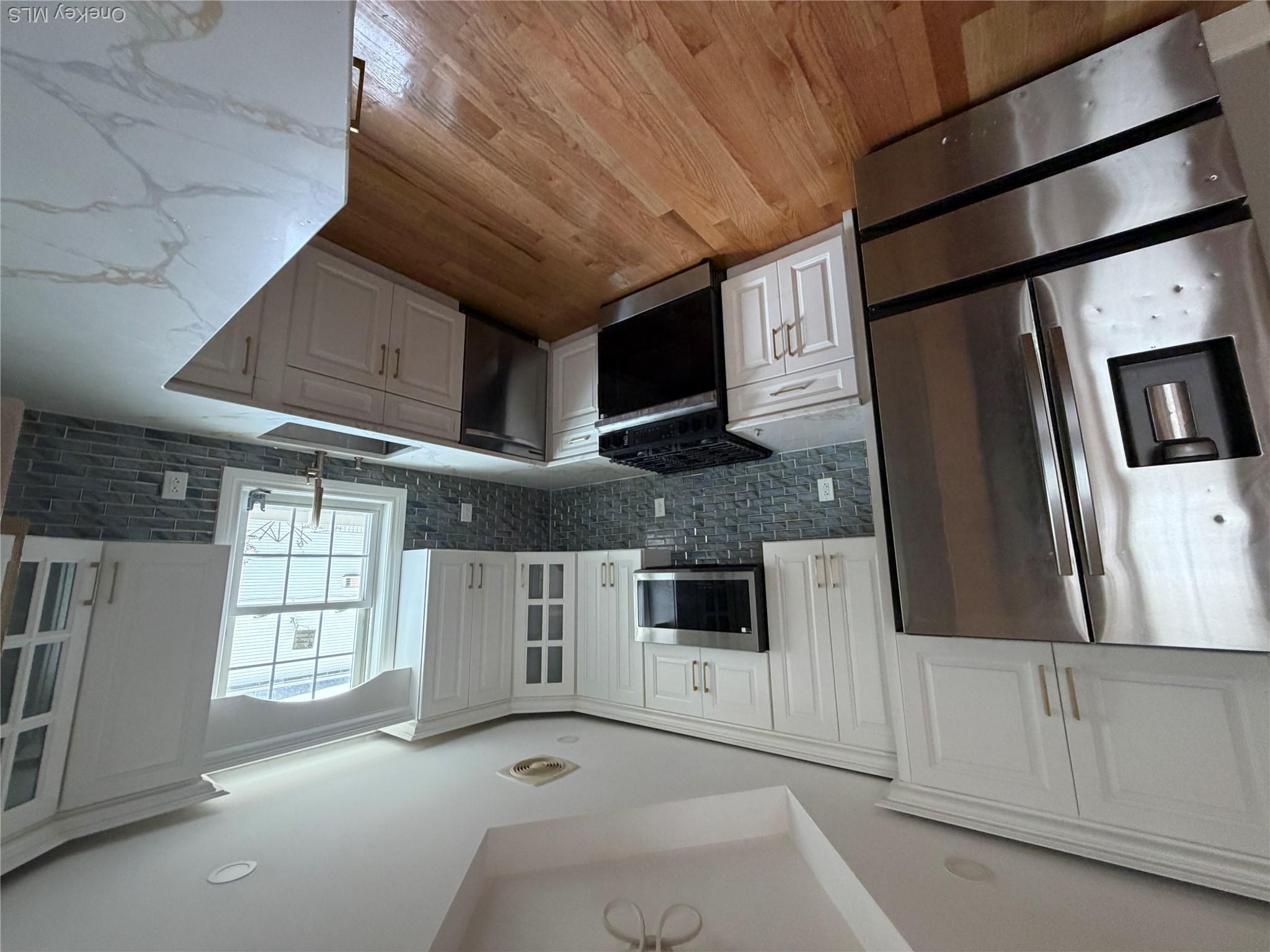 1053216 Property Photo 2