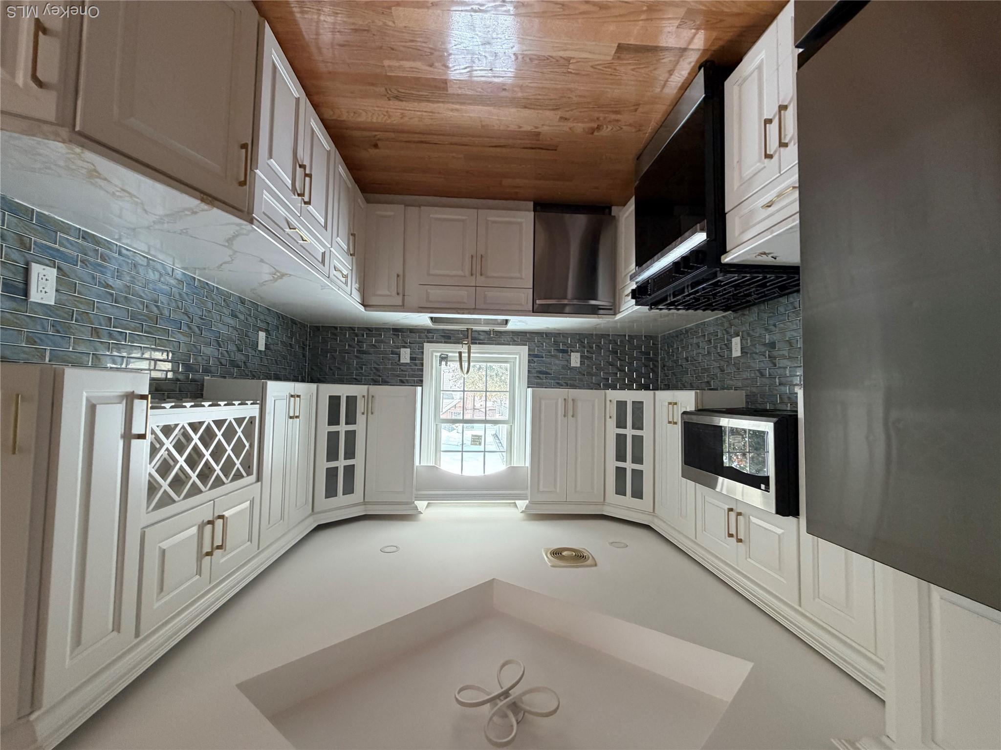 1053216 Property Photo 3