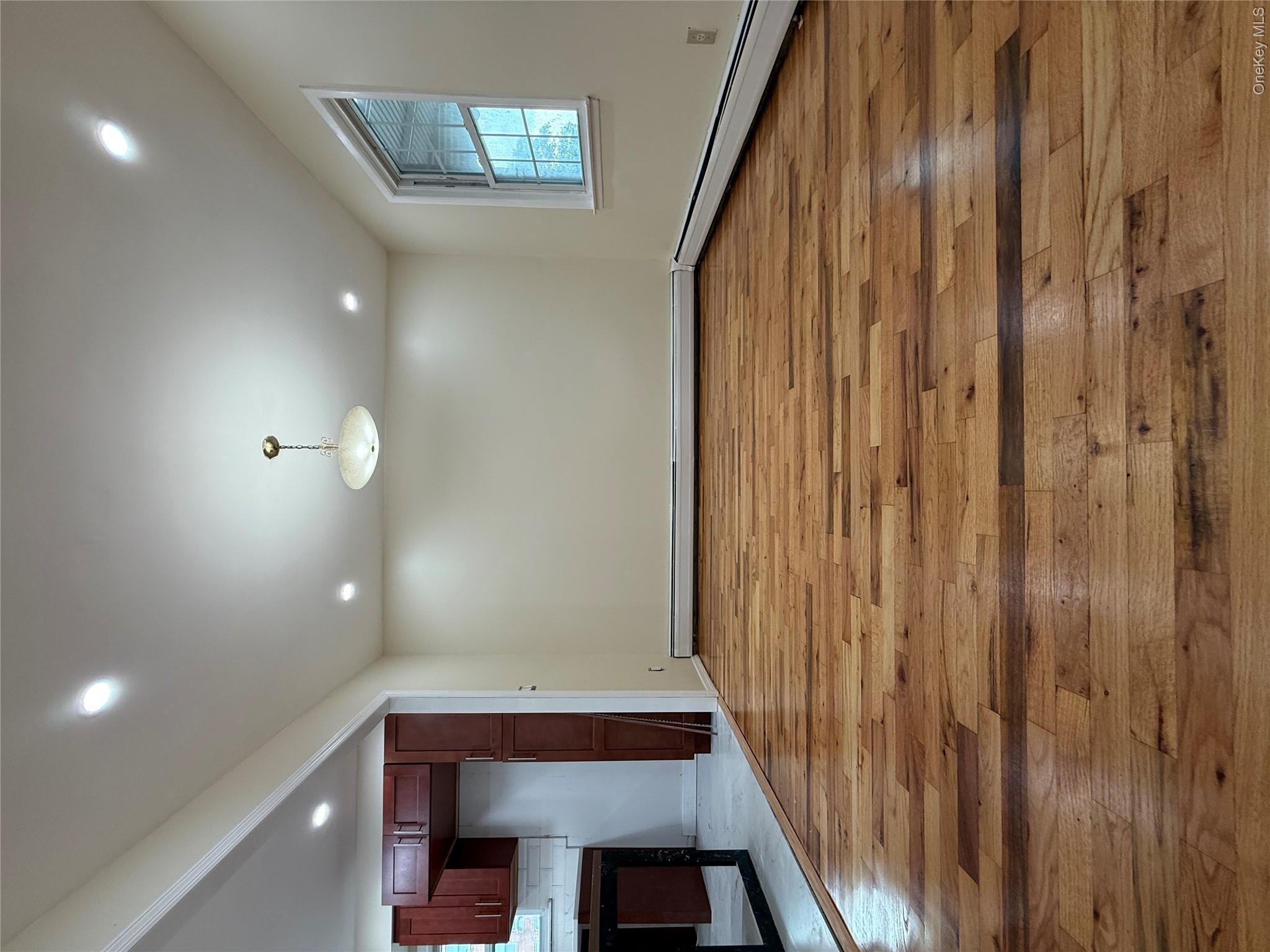 164 84 Ave Property Photo 3