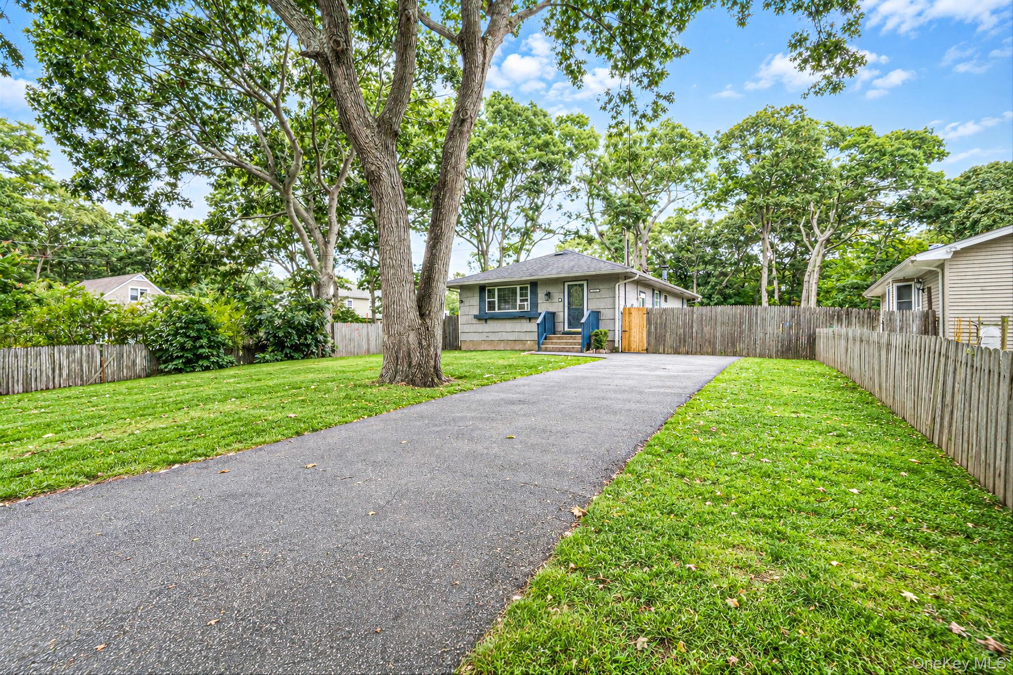 129 Shinnecock Avenue Property Photo 2