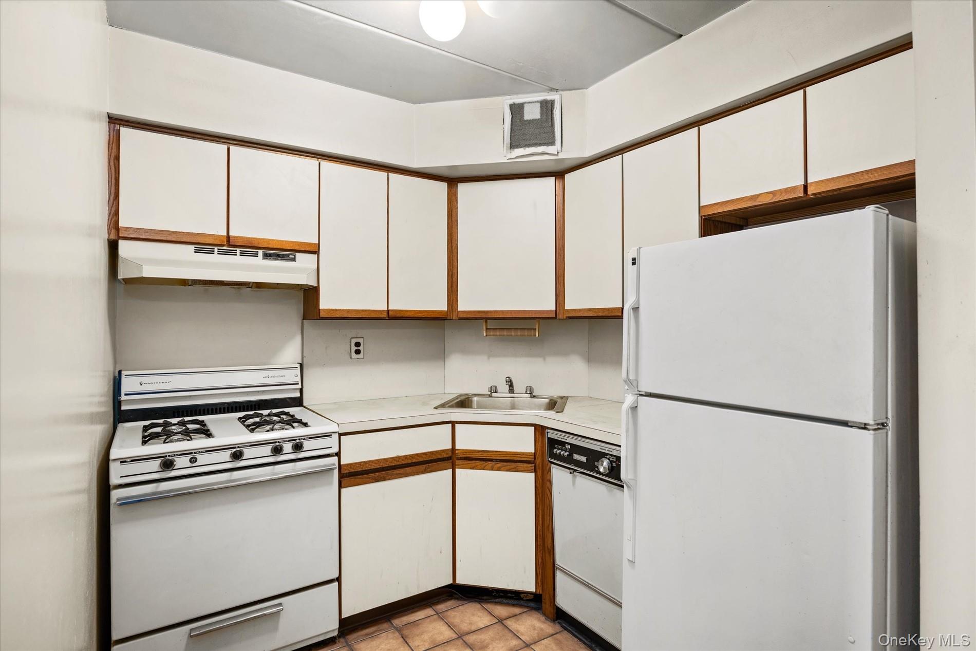 139-35 35th Avenue 6e Property Photo 11