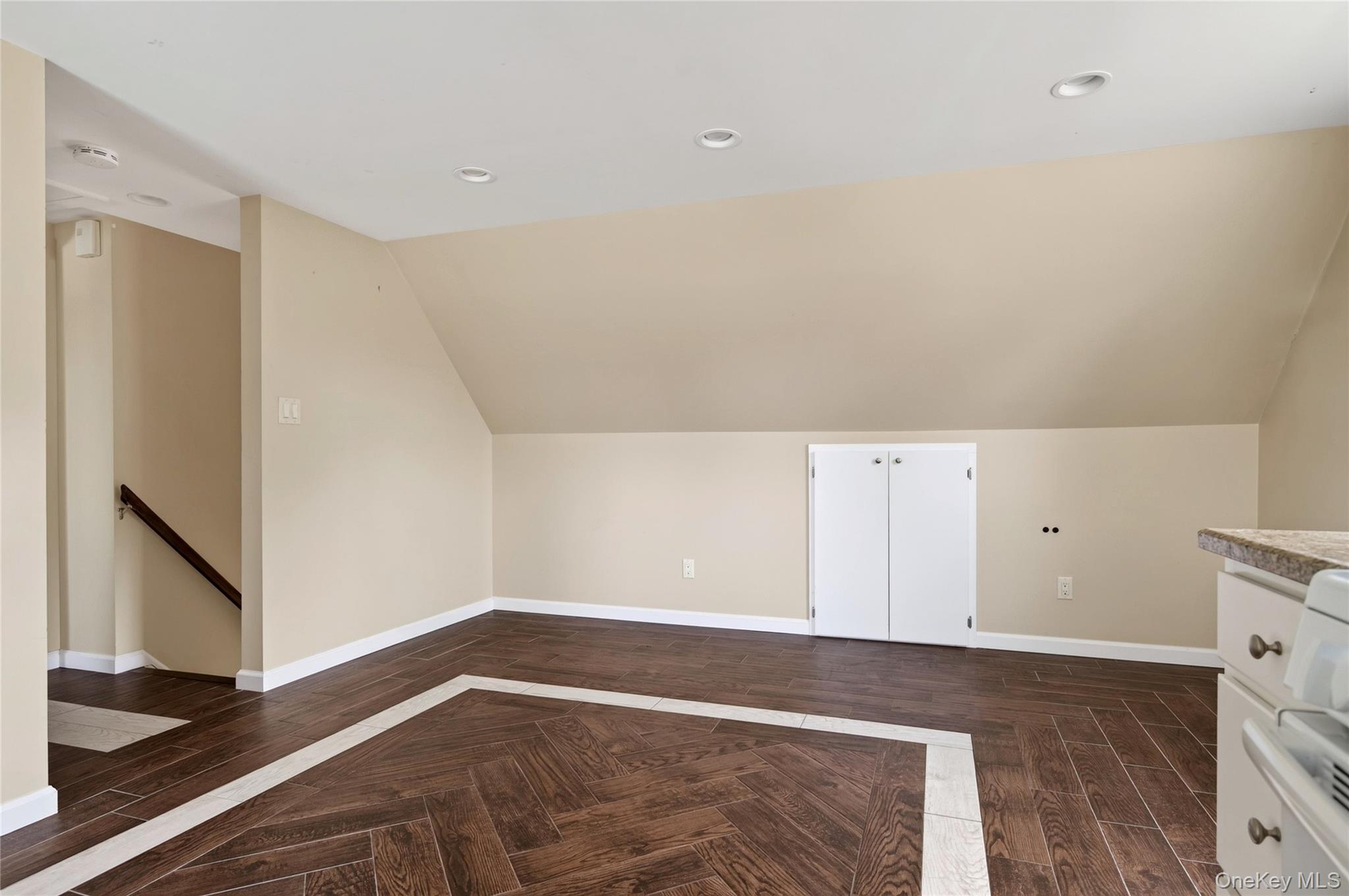 120 Evelyn Avenue Property Photo 7