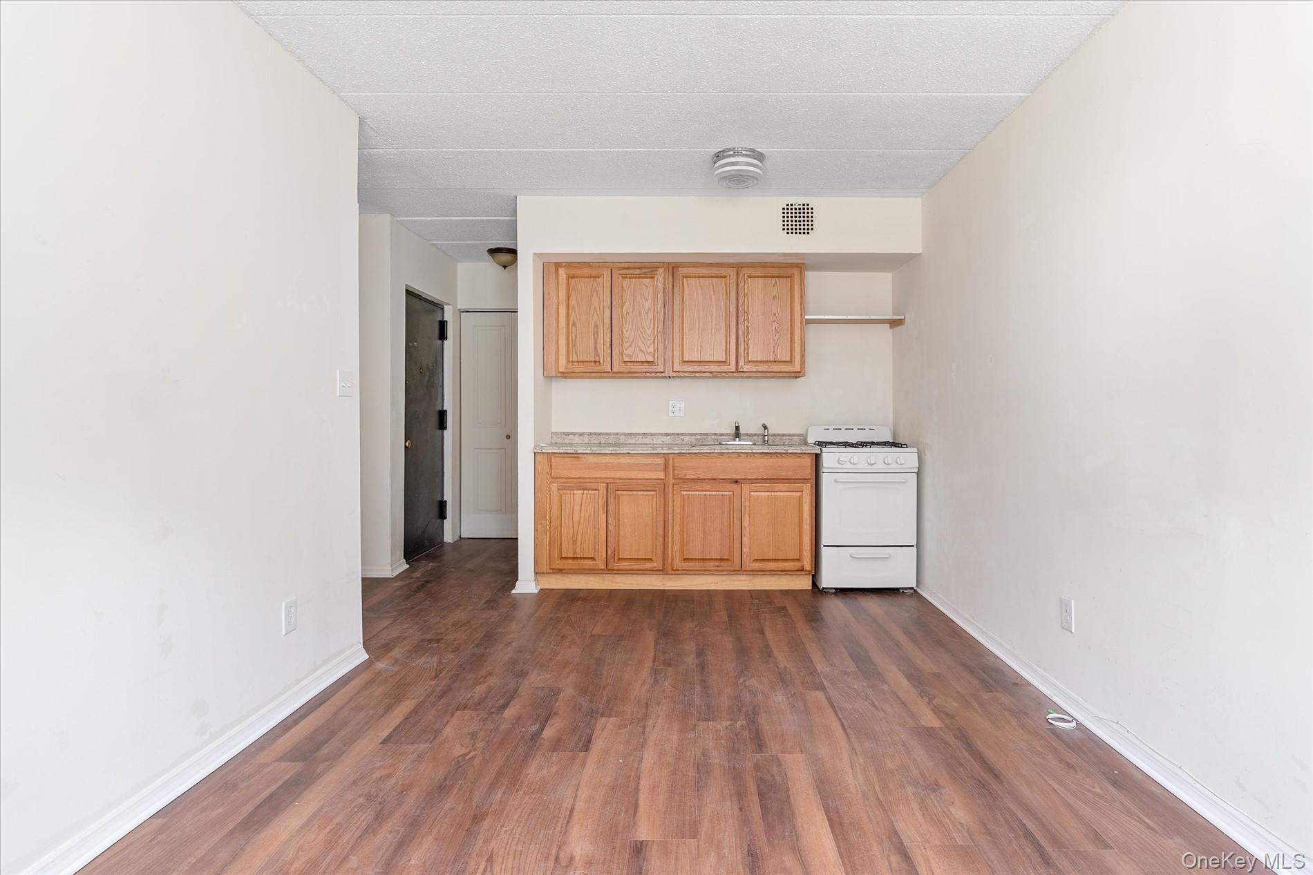 140-12 33rd Avenue 101 Property Photo 4