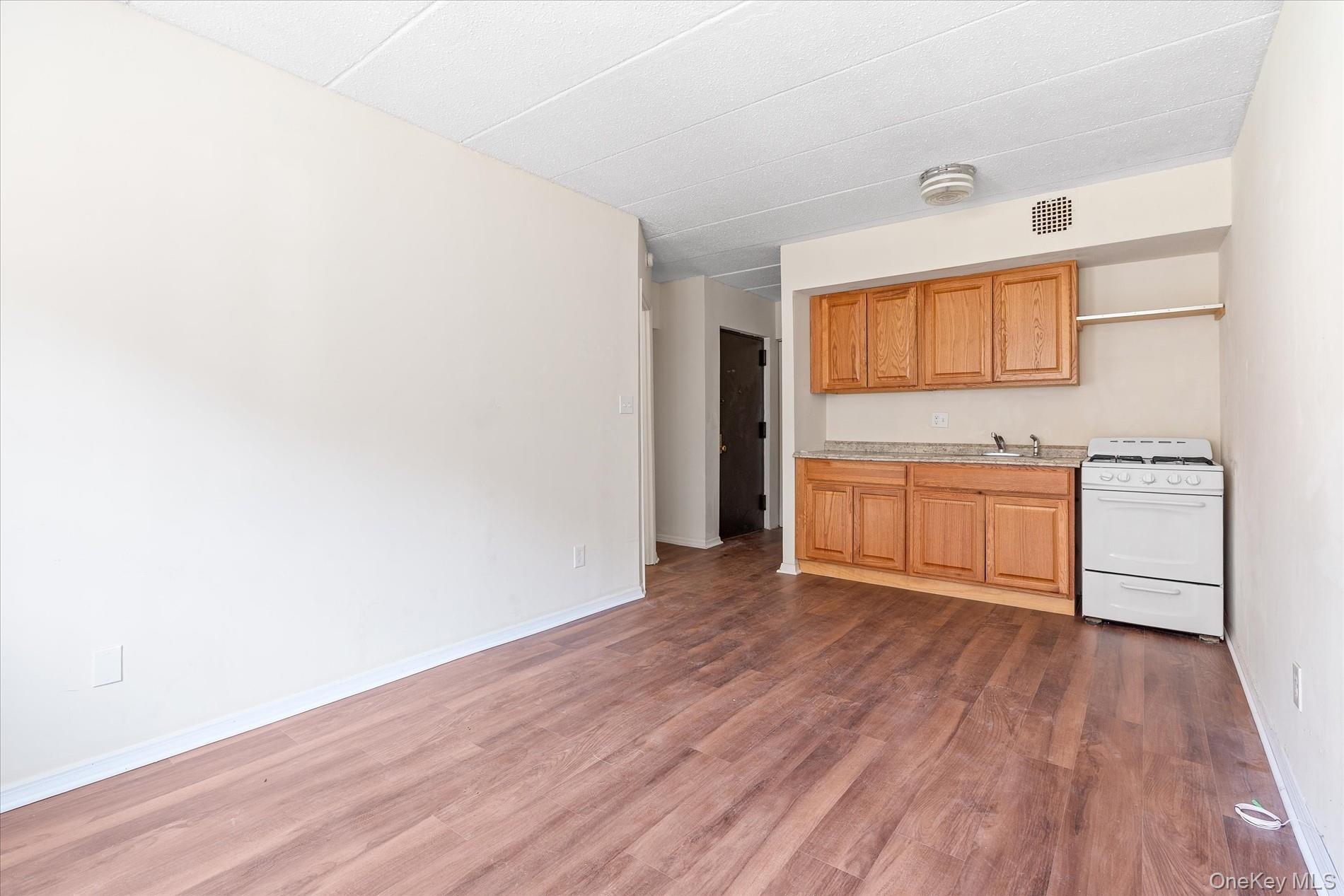 140-12 33rd Avenue 101 Property Photo 6
