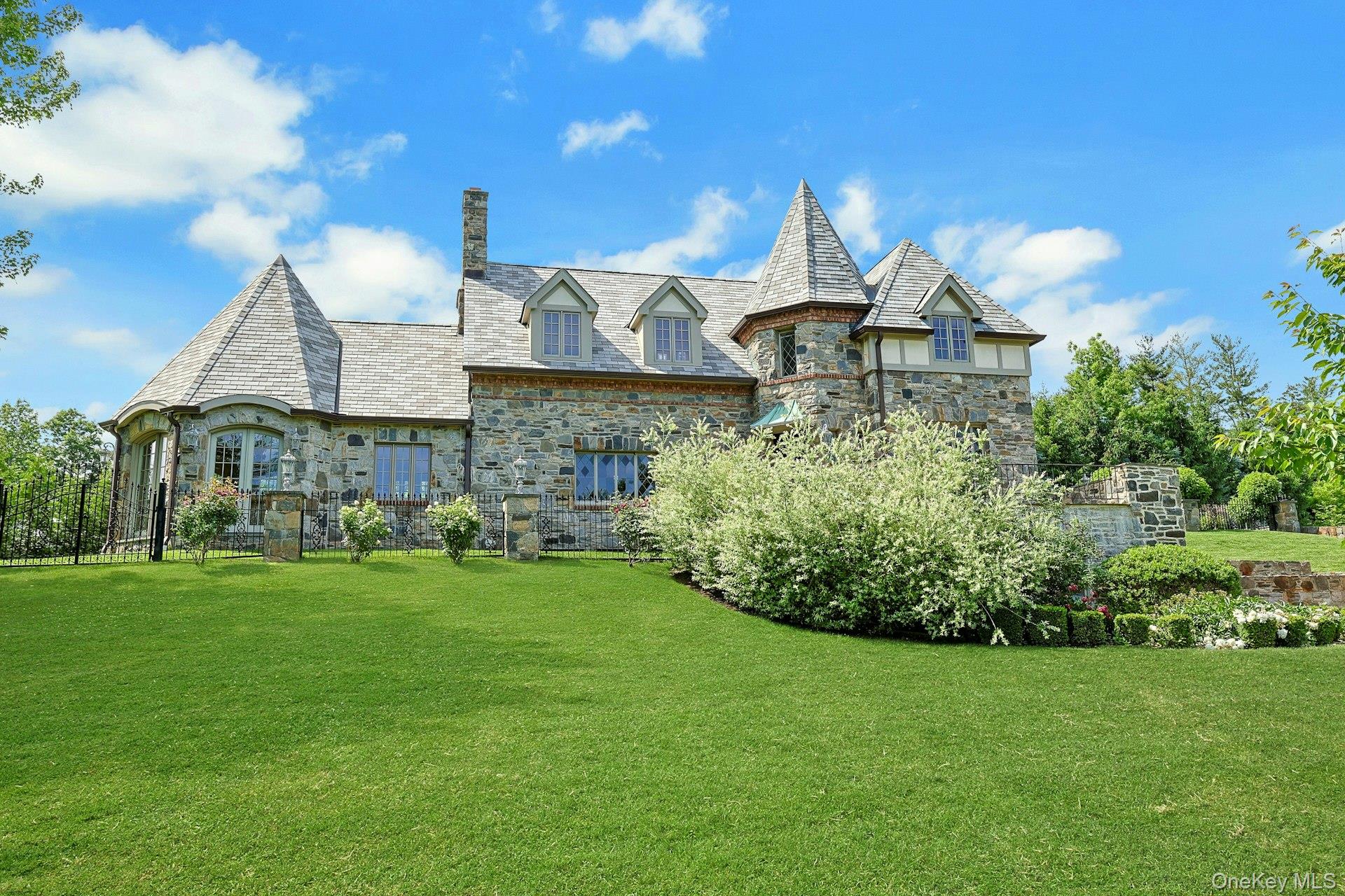 77 Deerhurst Road Property Photo 1