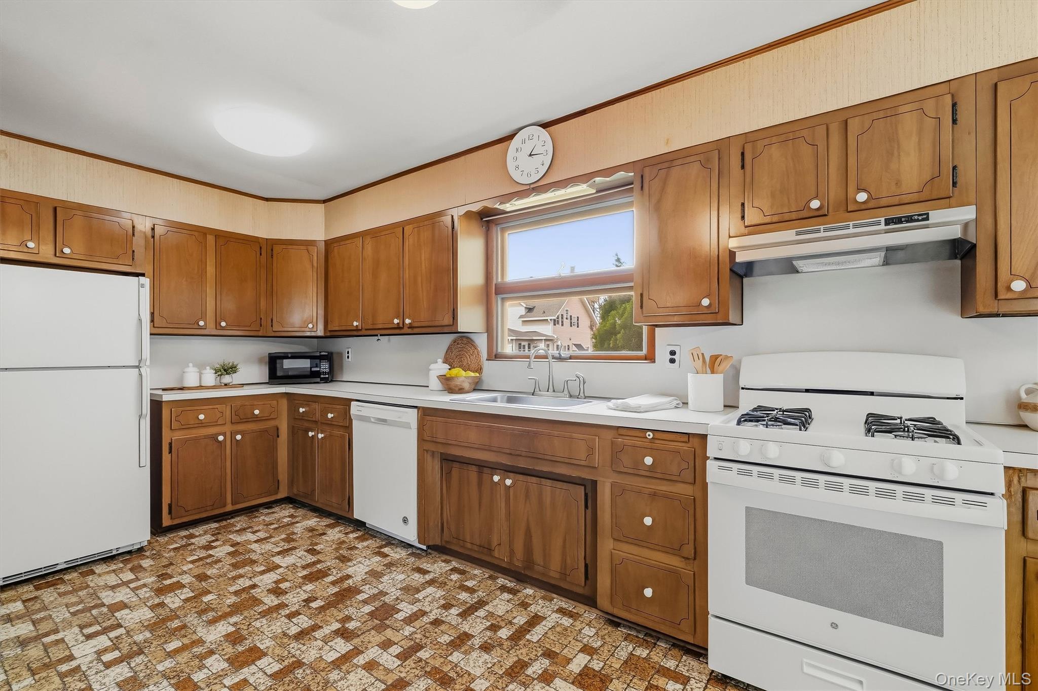 224 Bleloch Avenue Property Photo 6
