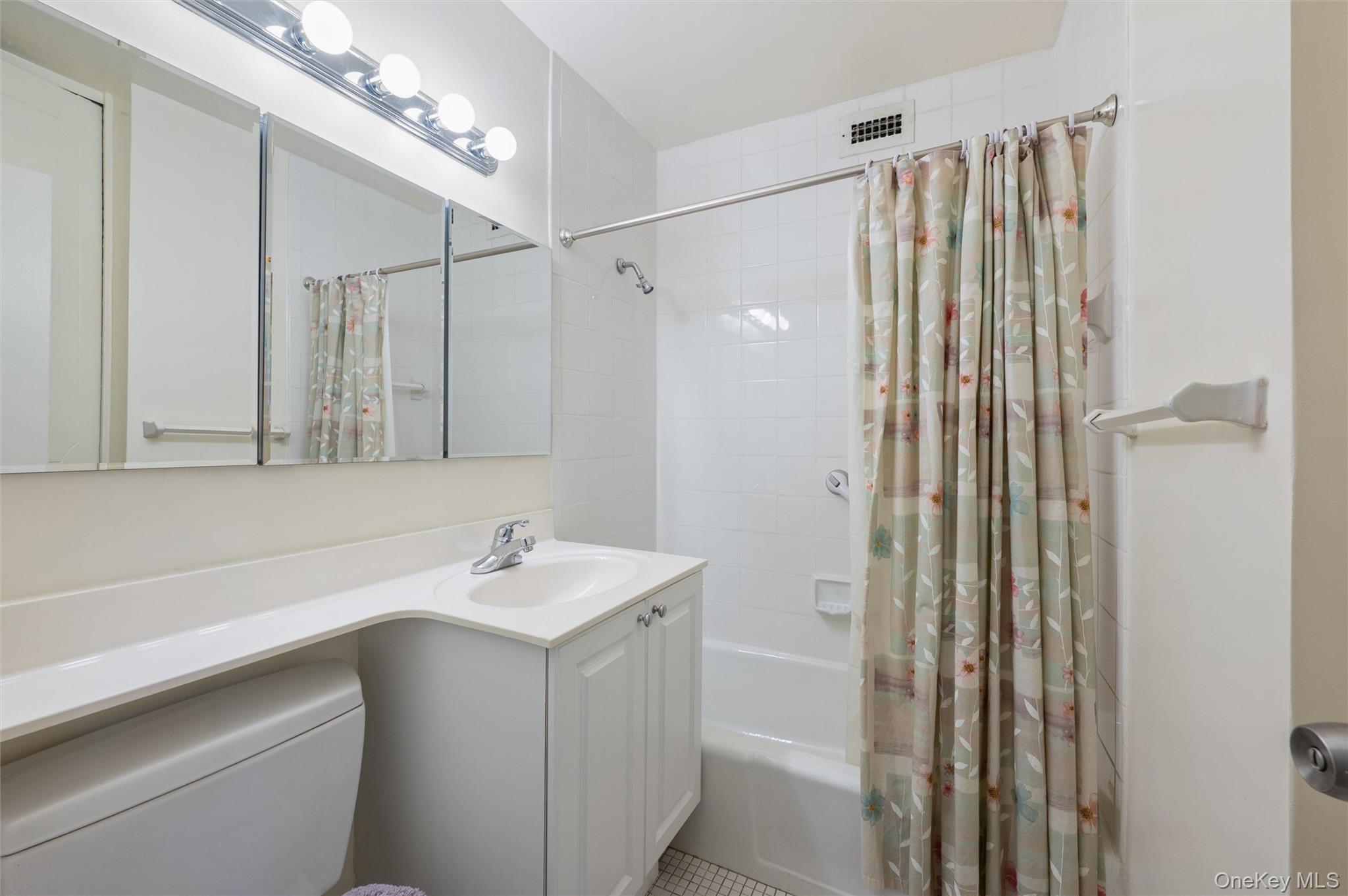 2500 Johnson Avenue 12n Property Photo 9
