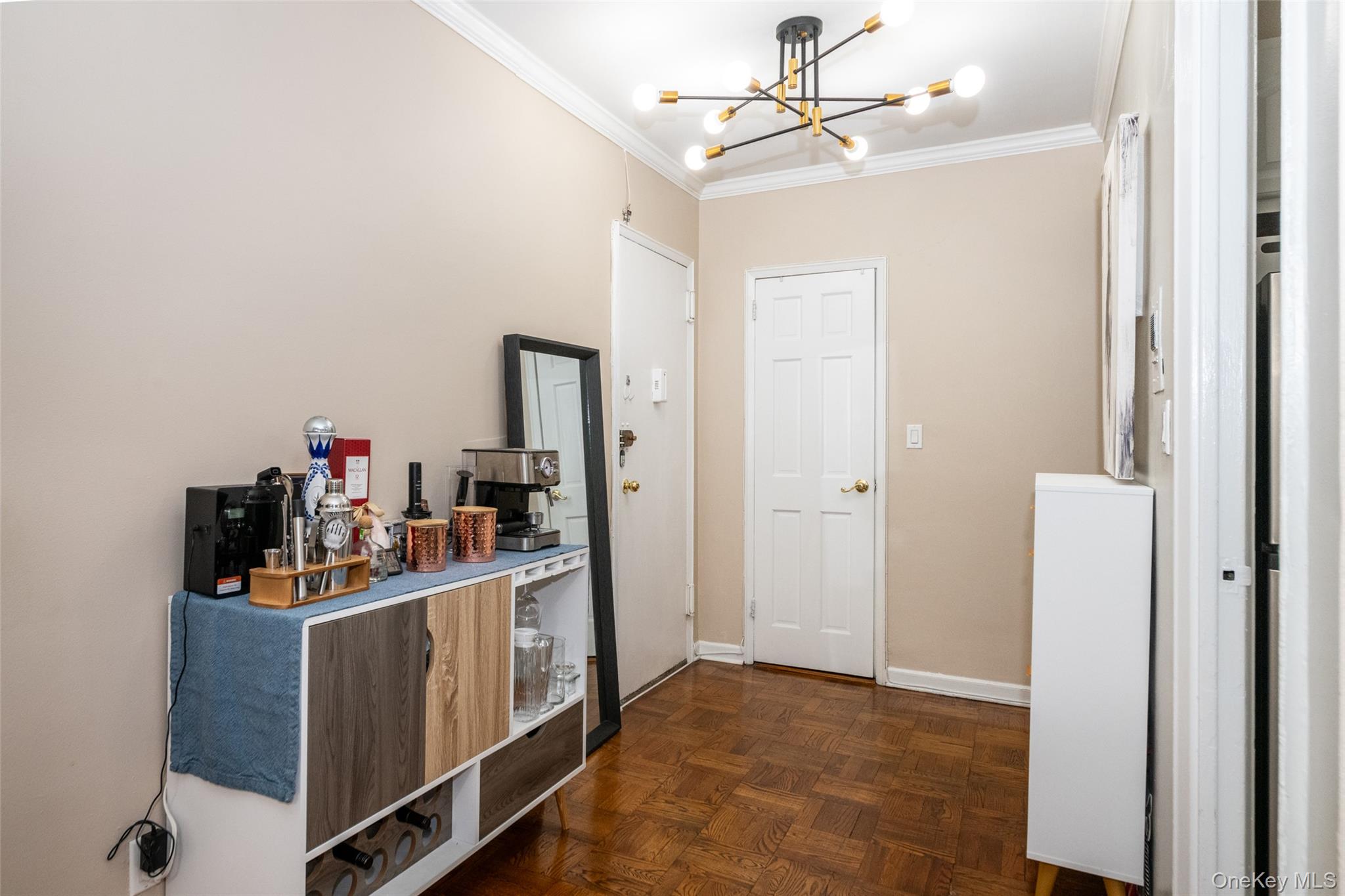 16 N Broadway 4j Property Photo 9