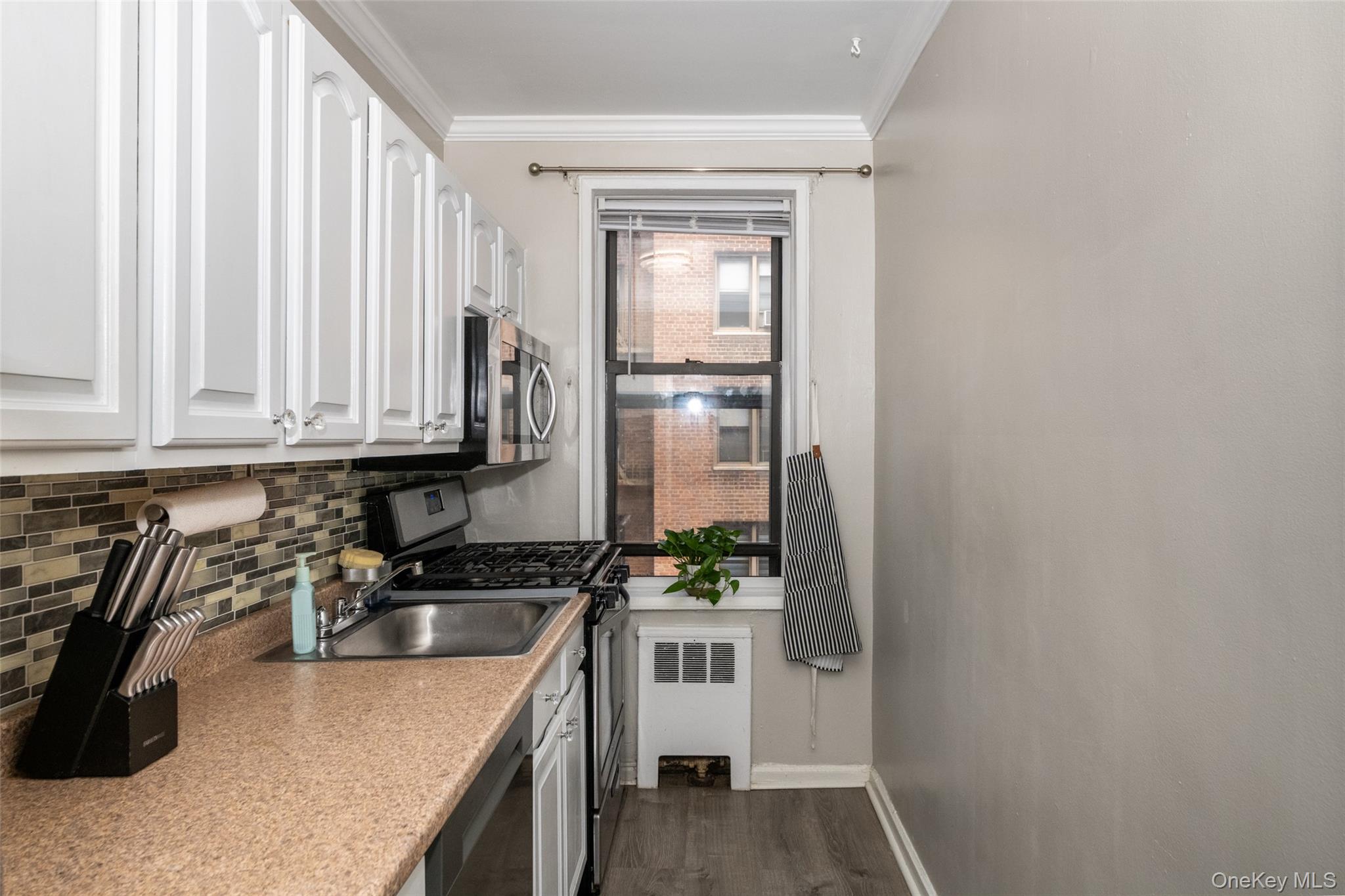 16 N Broadway 4j Property Photo 10