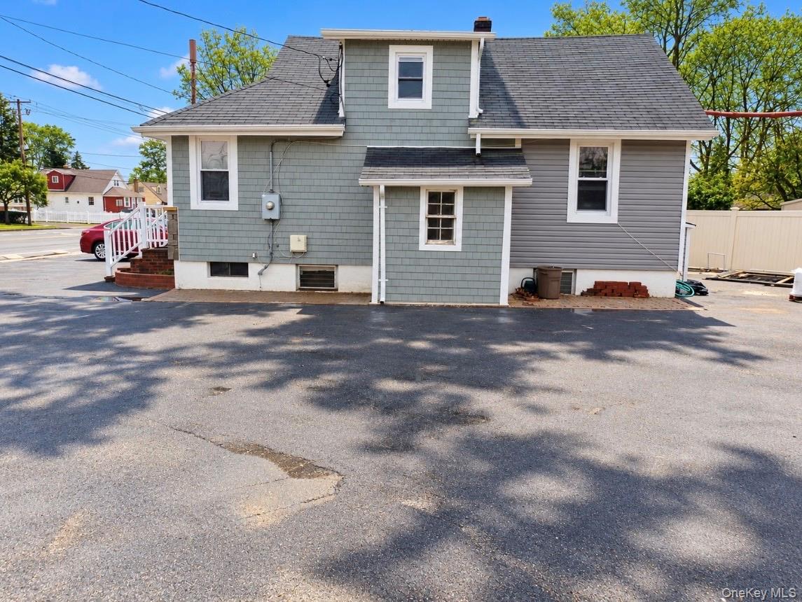 704 Newbridge Road Property Photo 4