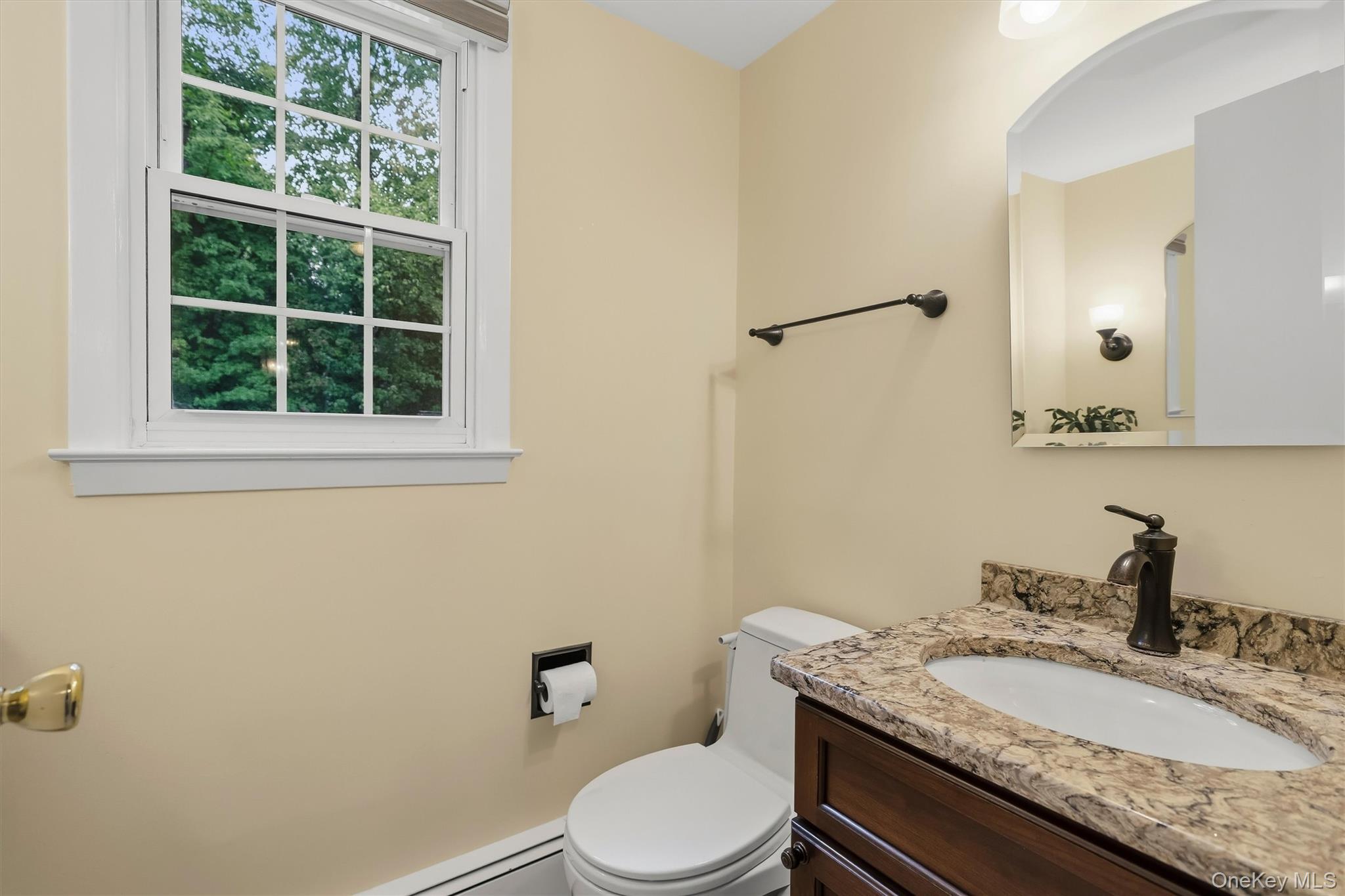 240 Center Street Property Photo 18
