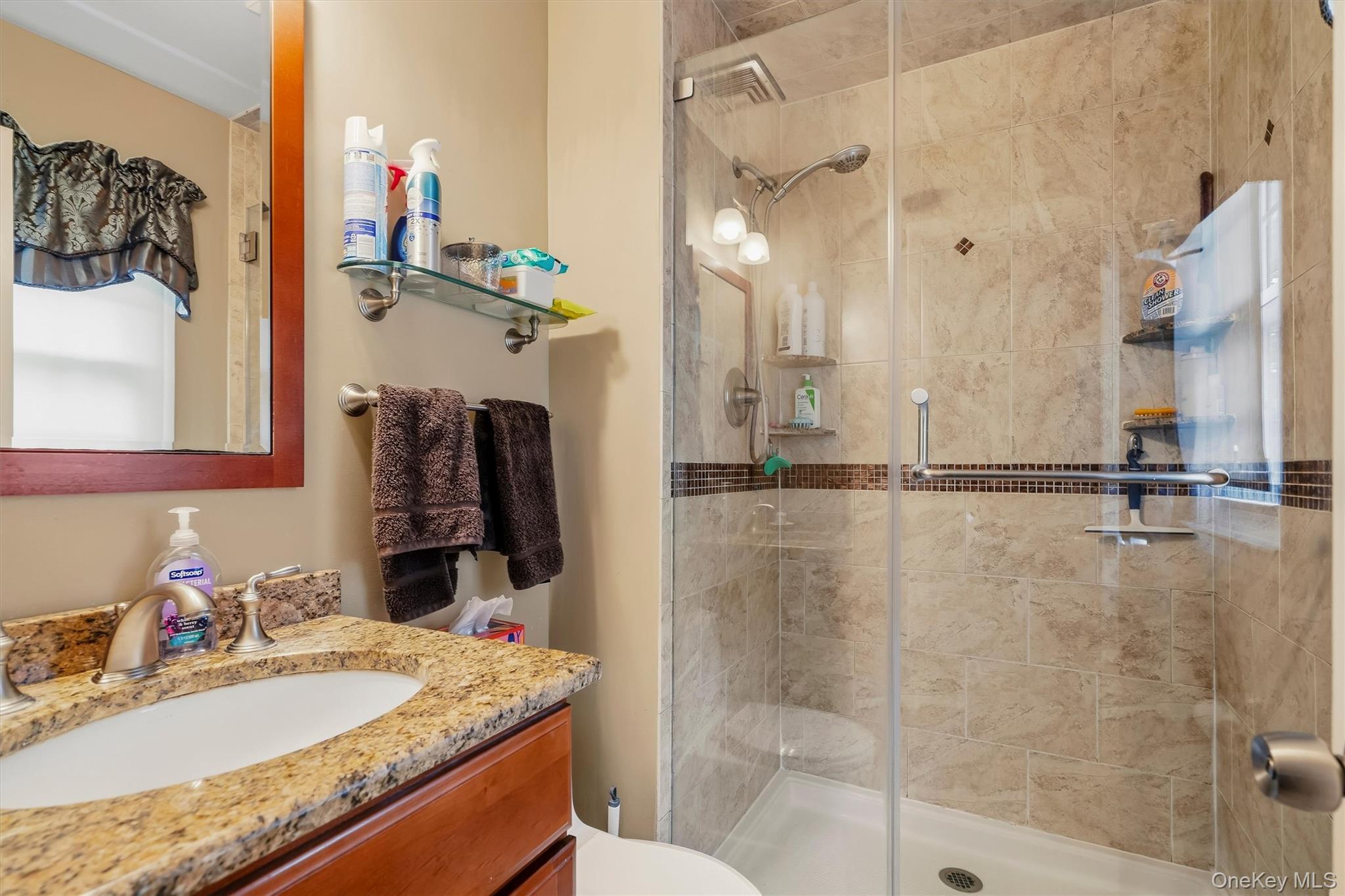 240 Center Street Property Photo 20