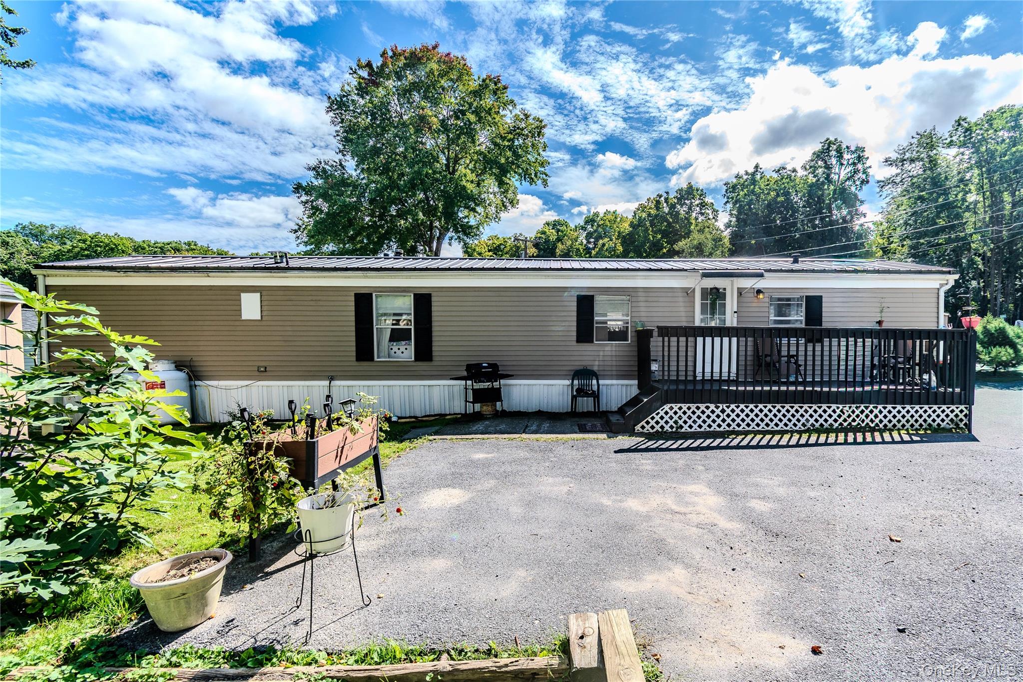 723 Beekman Road 11 Property Photo 2
