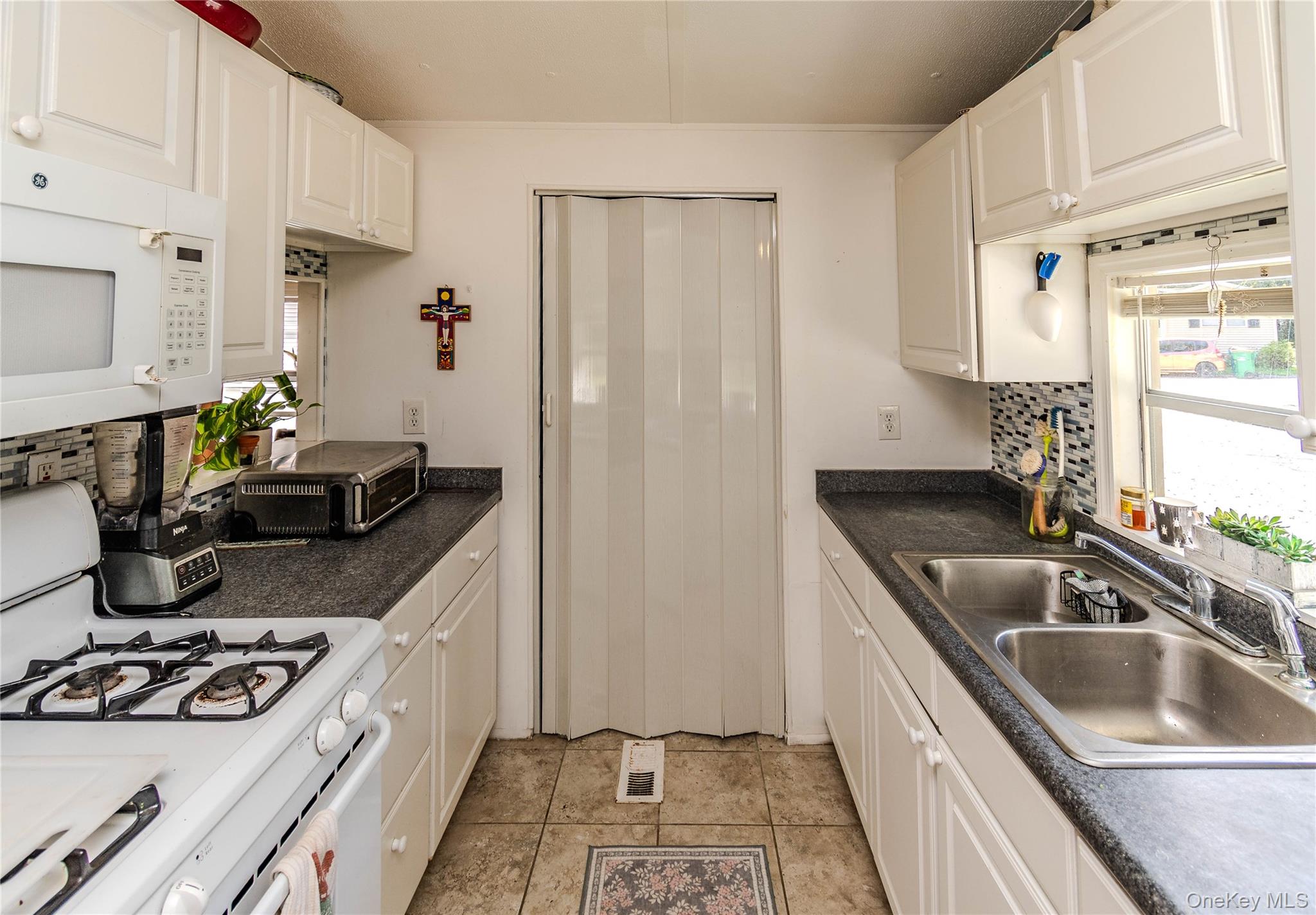 723 Beekman Road 11 Property Photo 6