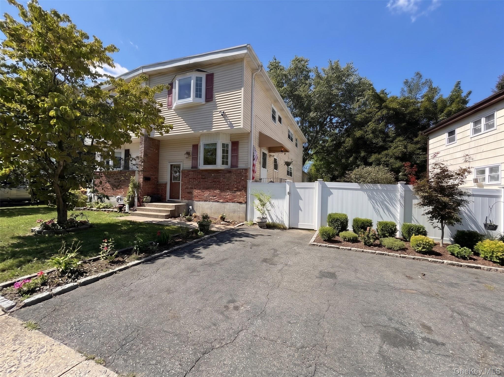 61 Lonergan Drive Property Photo 1