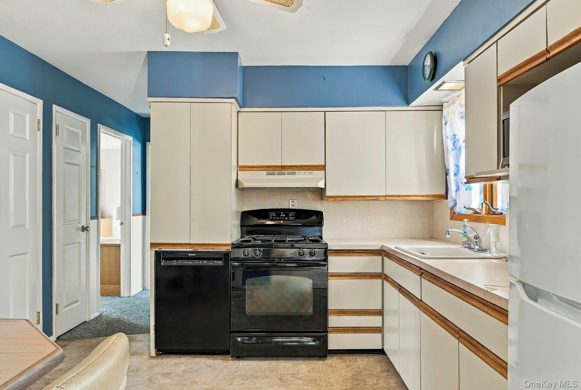 375 Catskill Avenue Property Photo 19