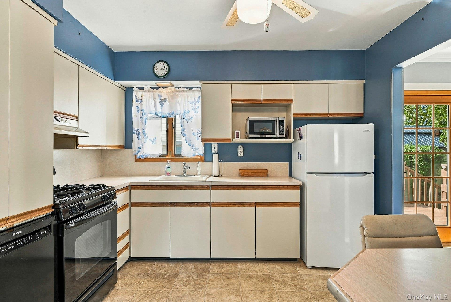 375 Catskill Avenue Property Photo 21