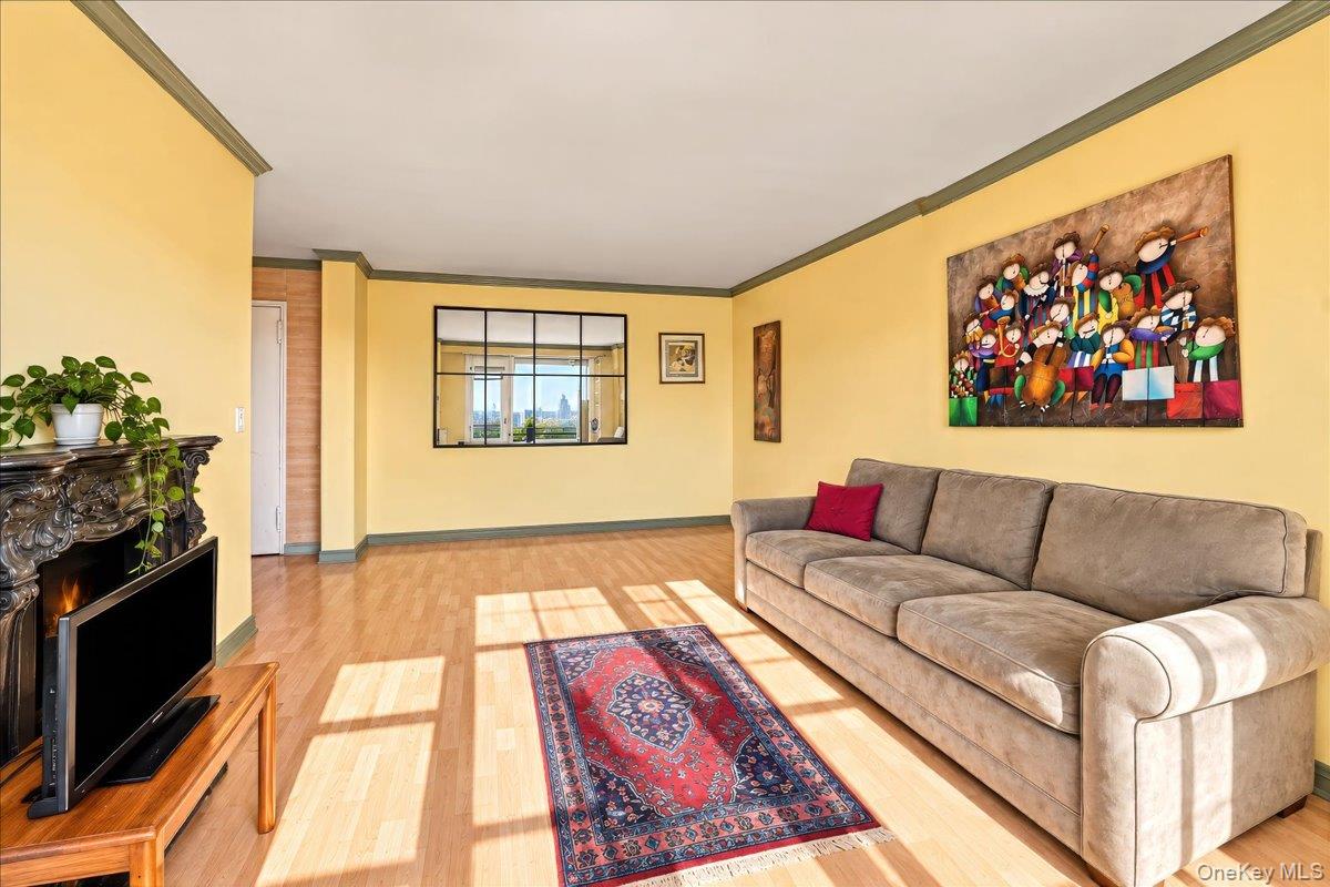 5900 Arlington Avenue 15e Property Photo 2