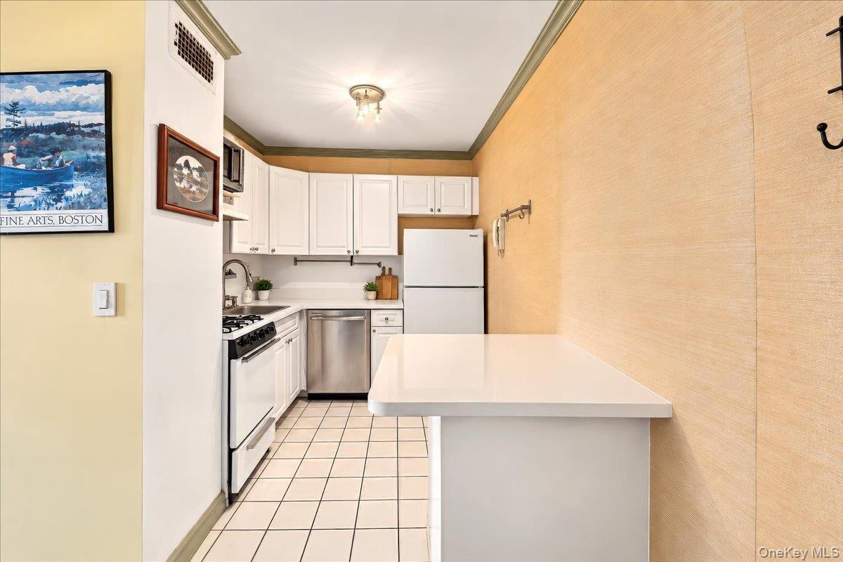 5900 Arlington Avenue 15e Property Photo 3
