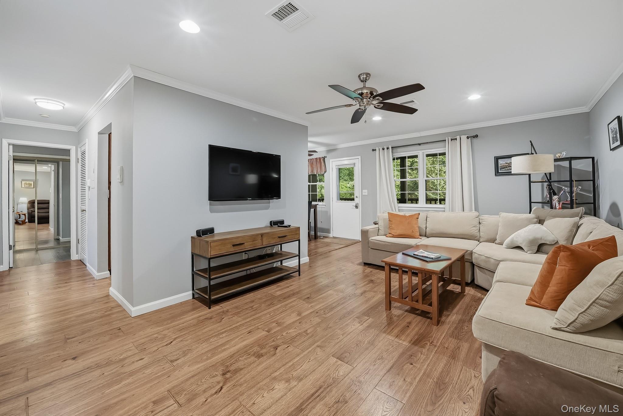 446 Somerset Drive L Property Photo 3