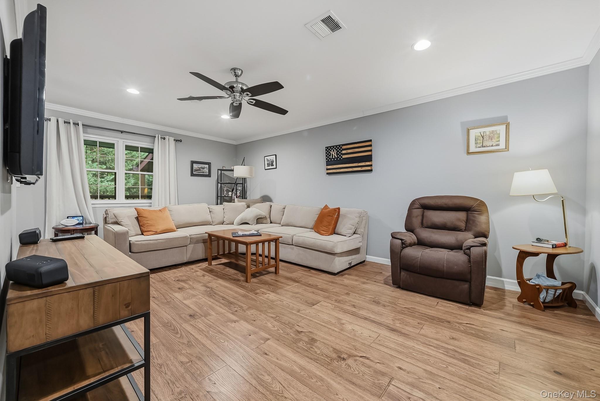 446 Somerset Drive L Property Photo 8