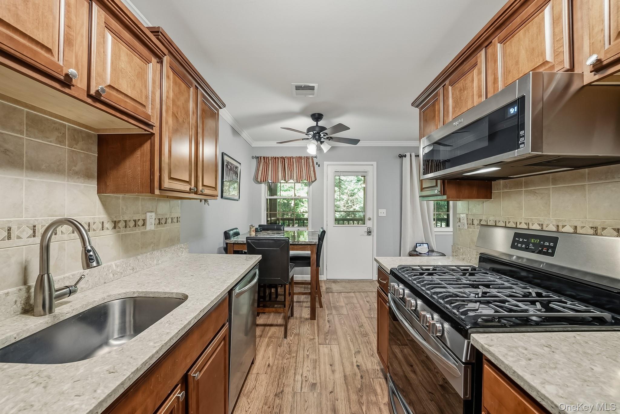 446 Somerset Drive L Property Photo 19