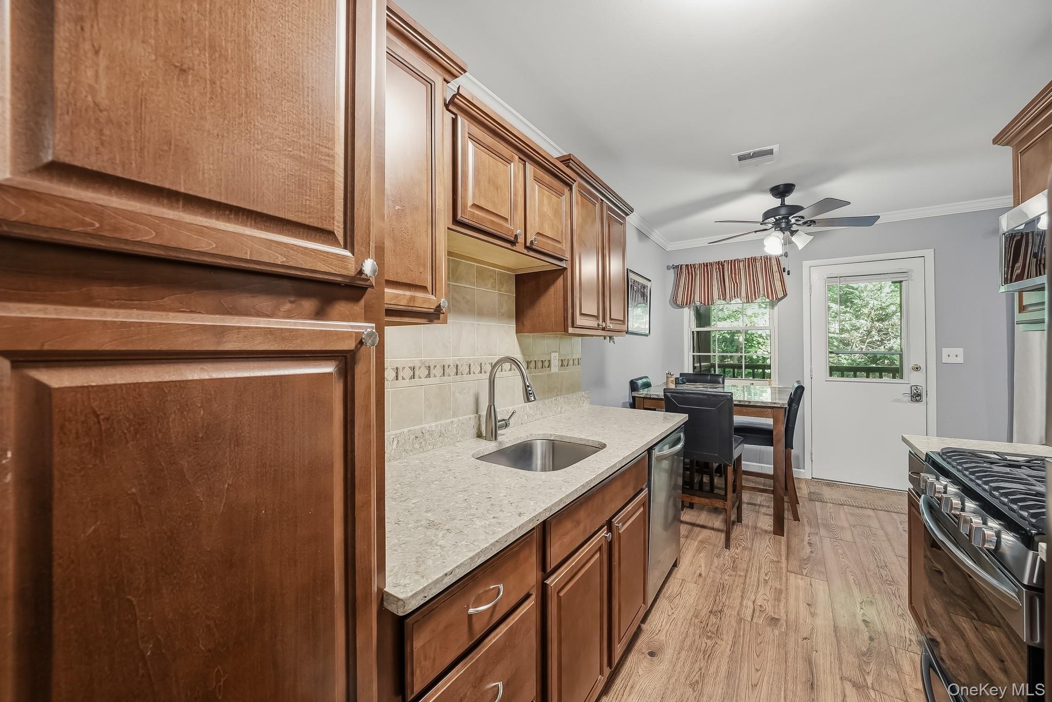 446 Somerset Drive L Property Photo 21
