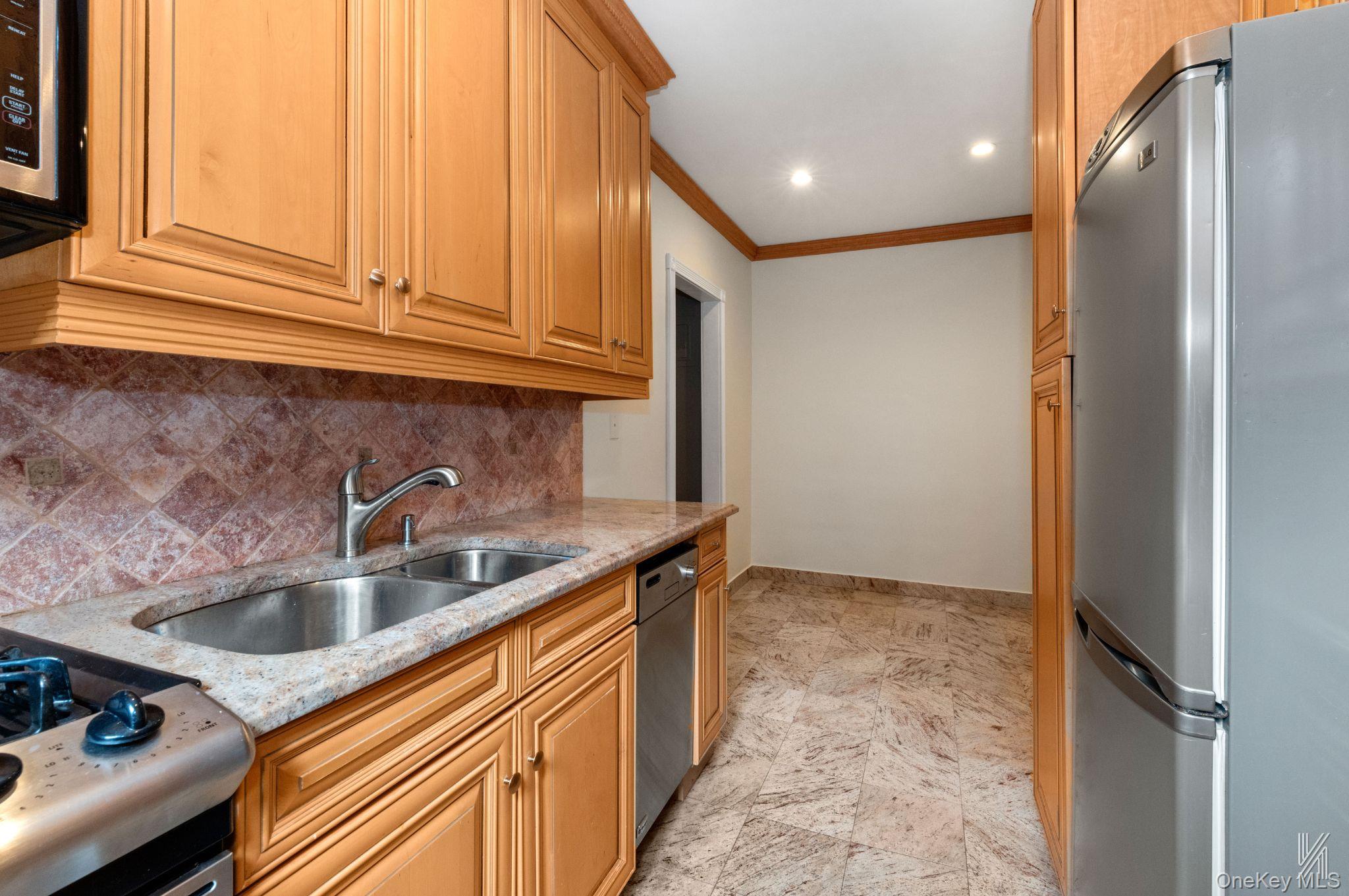 25-40 31st Avenue 6e Property Photo 11