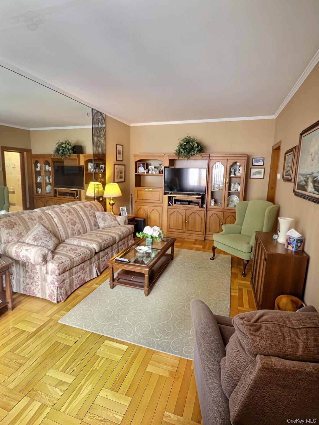 21-83 46th Street Property Photo 3