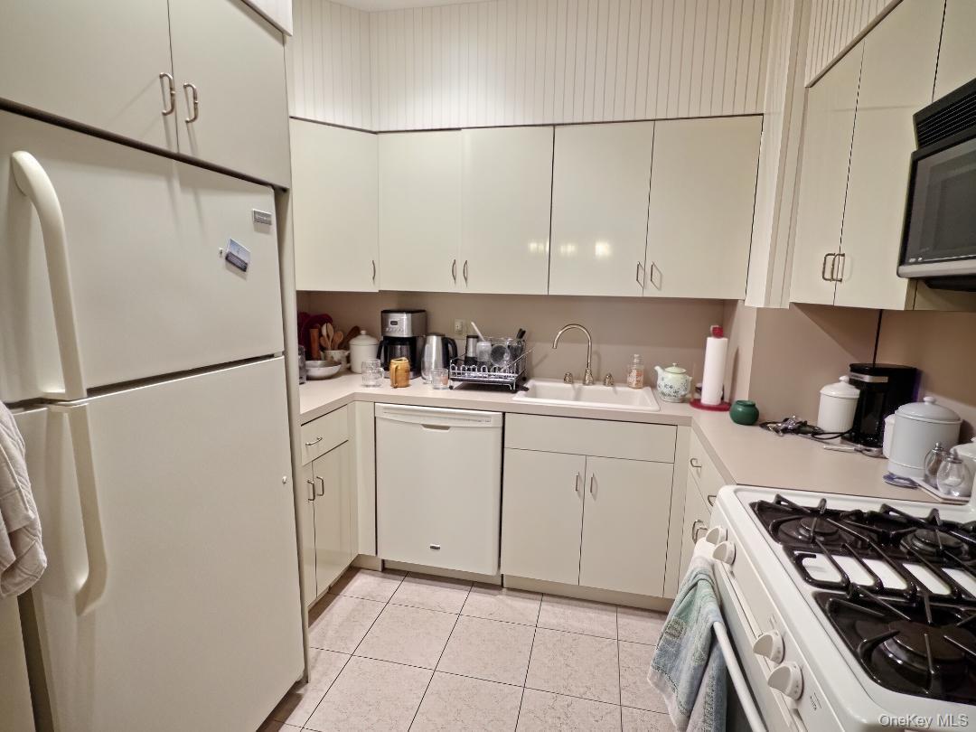 21-83 46th Street Property Photo 5