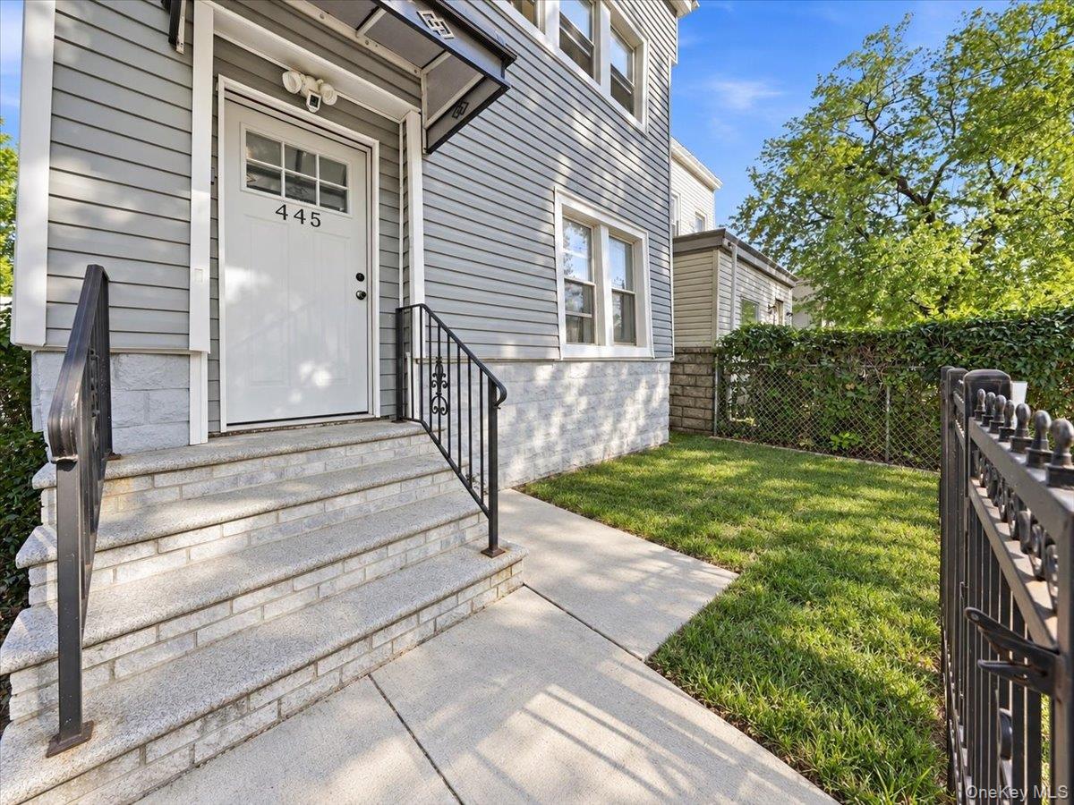 445 S 8th Avenue Property Photo 3
