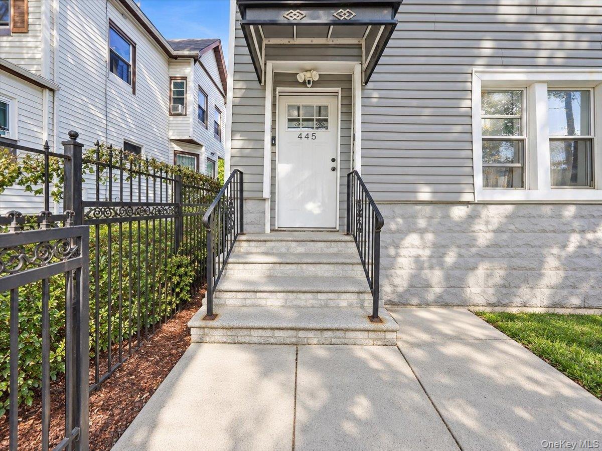 445 S 8th Avenue Property Photo 4