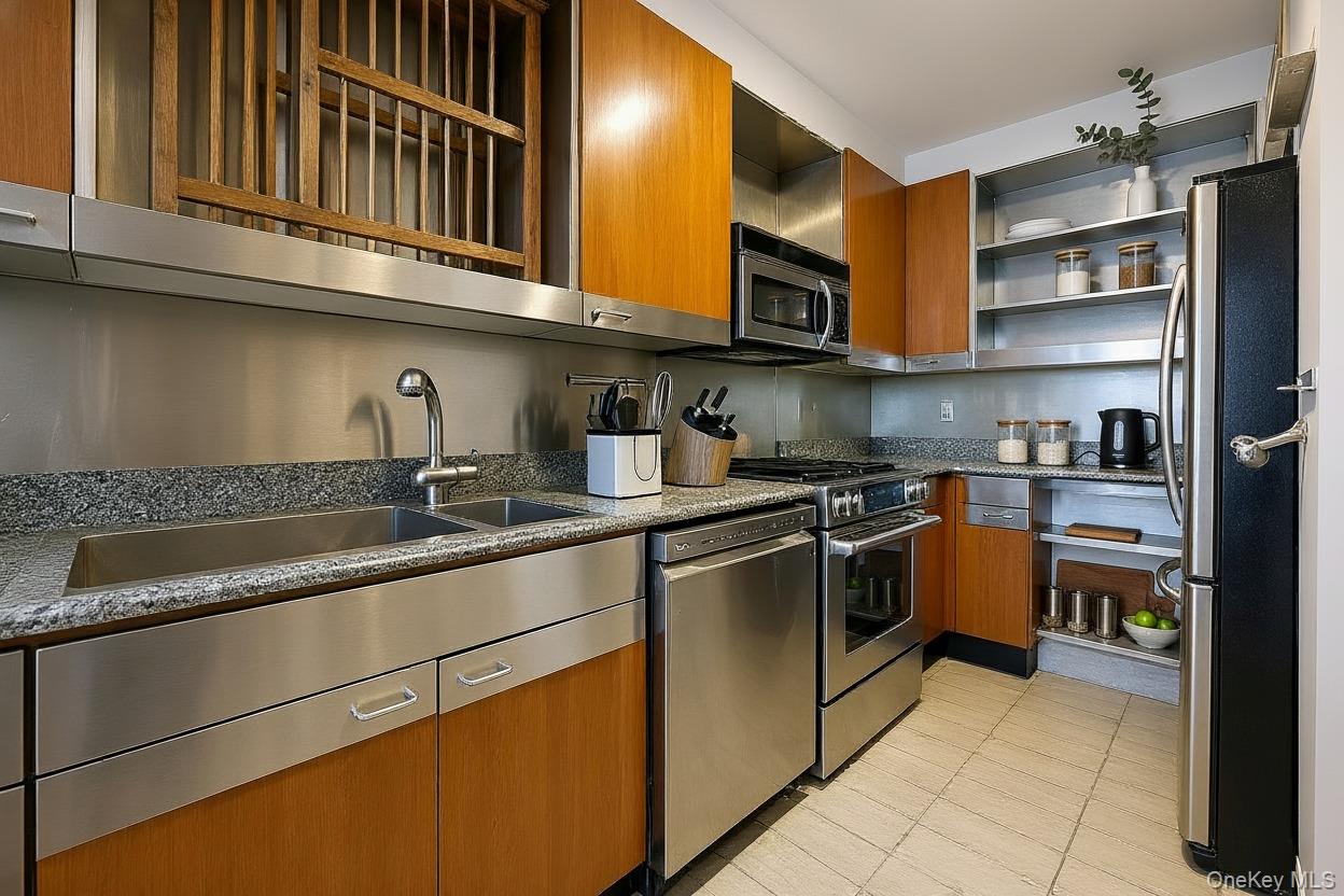 166-25 Powells Cove Boulevard 3f Property Photo 9