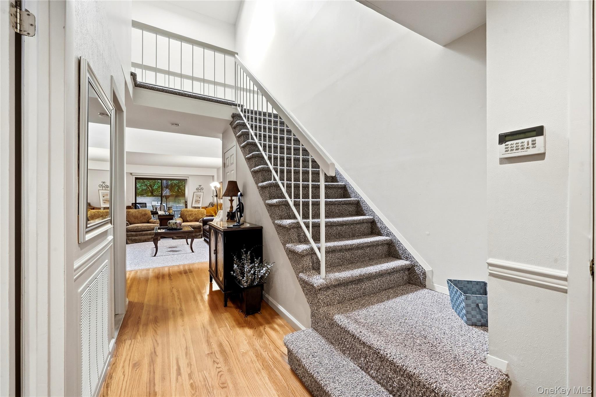 28 Hampton Court Property Photo 5