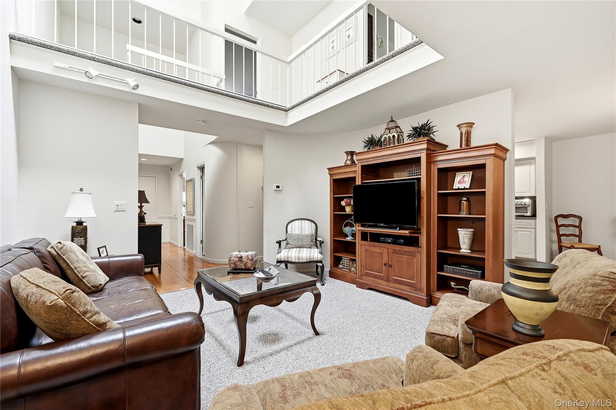 28 Hampton Court Property Photo 7