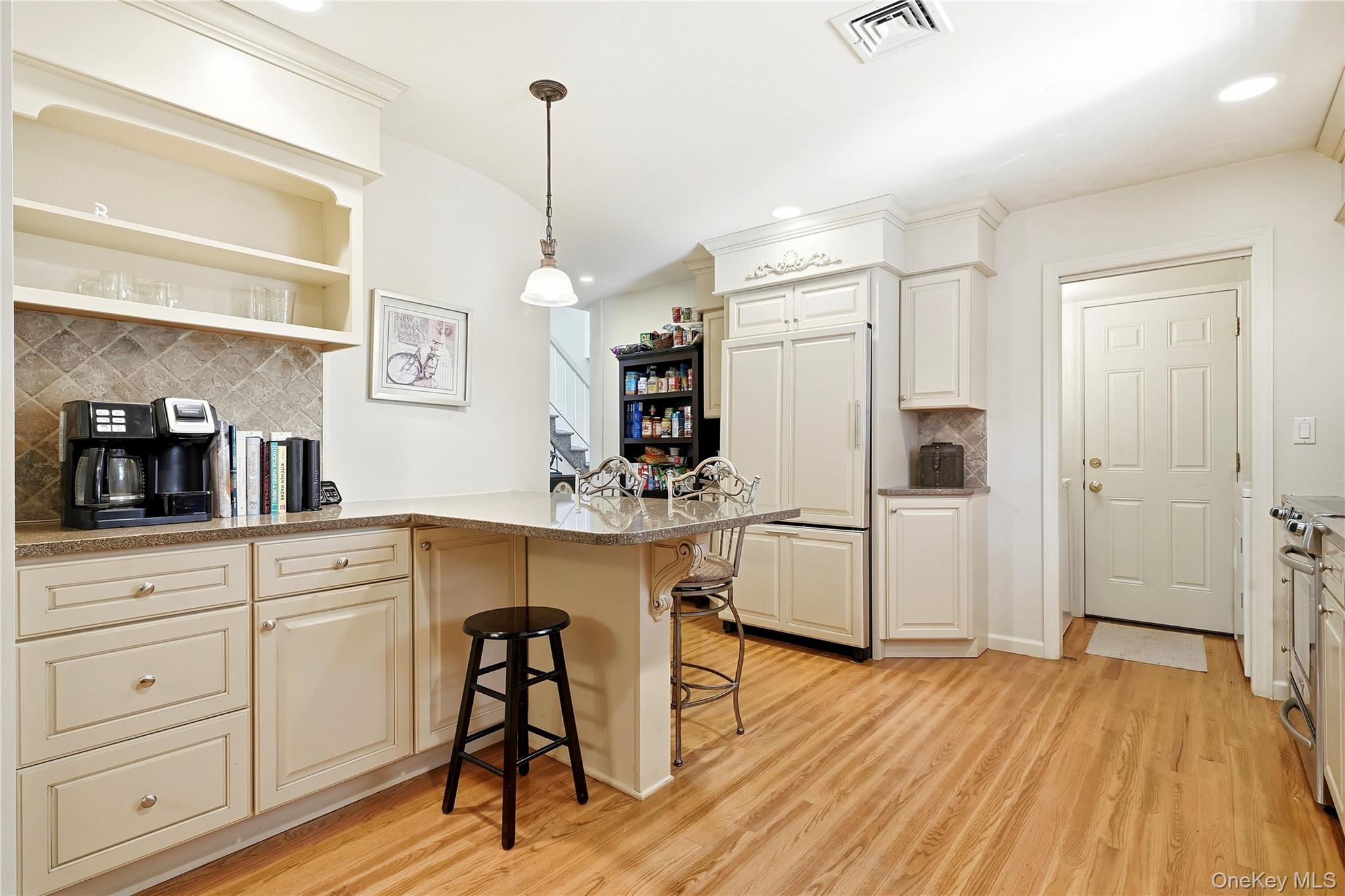 28 Hampton Court Property Photo 14