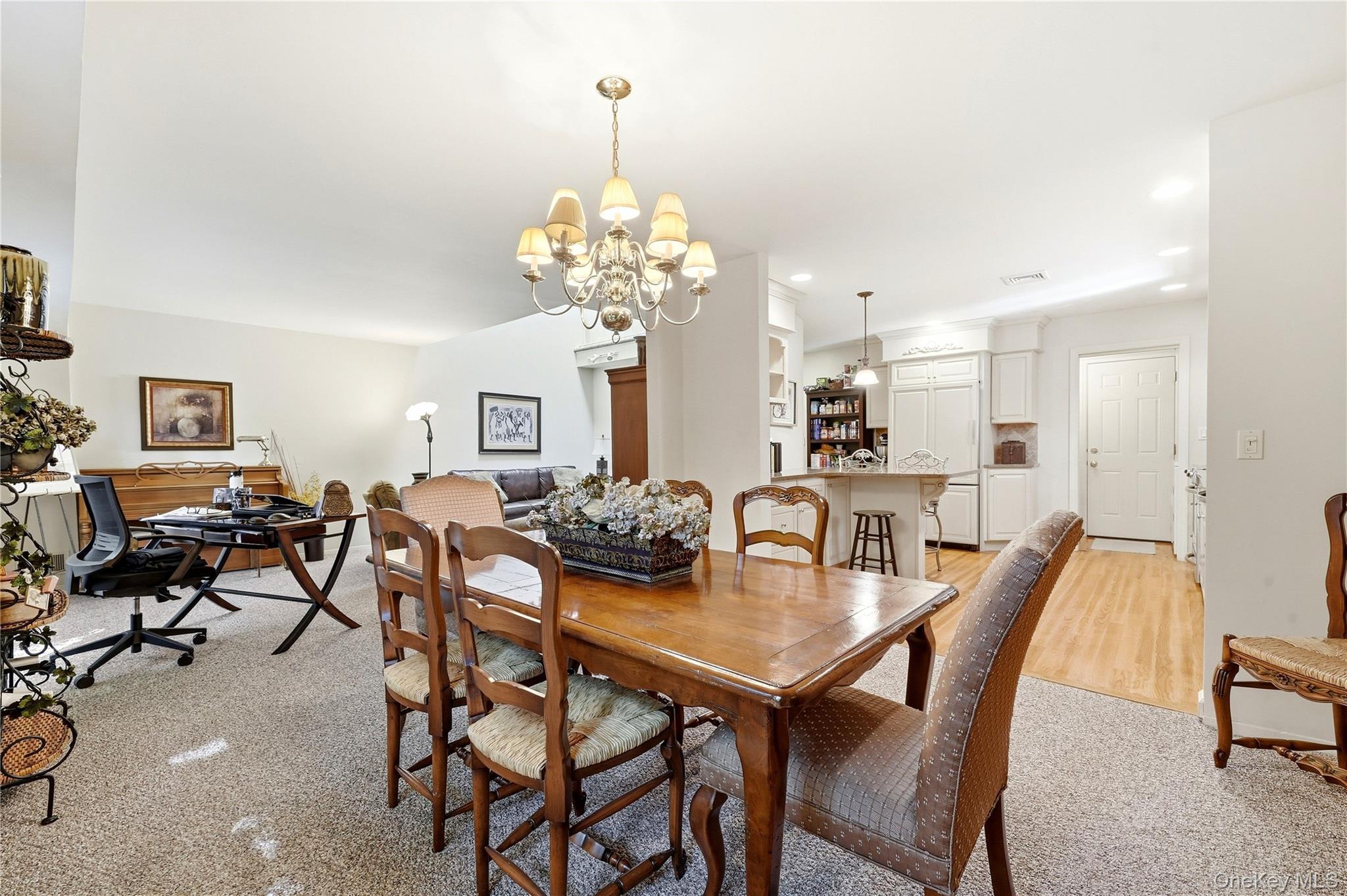 28 Hampton Court Property Photo 17