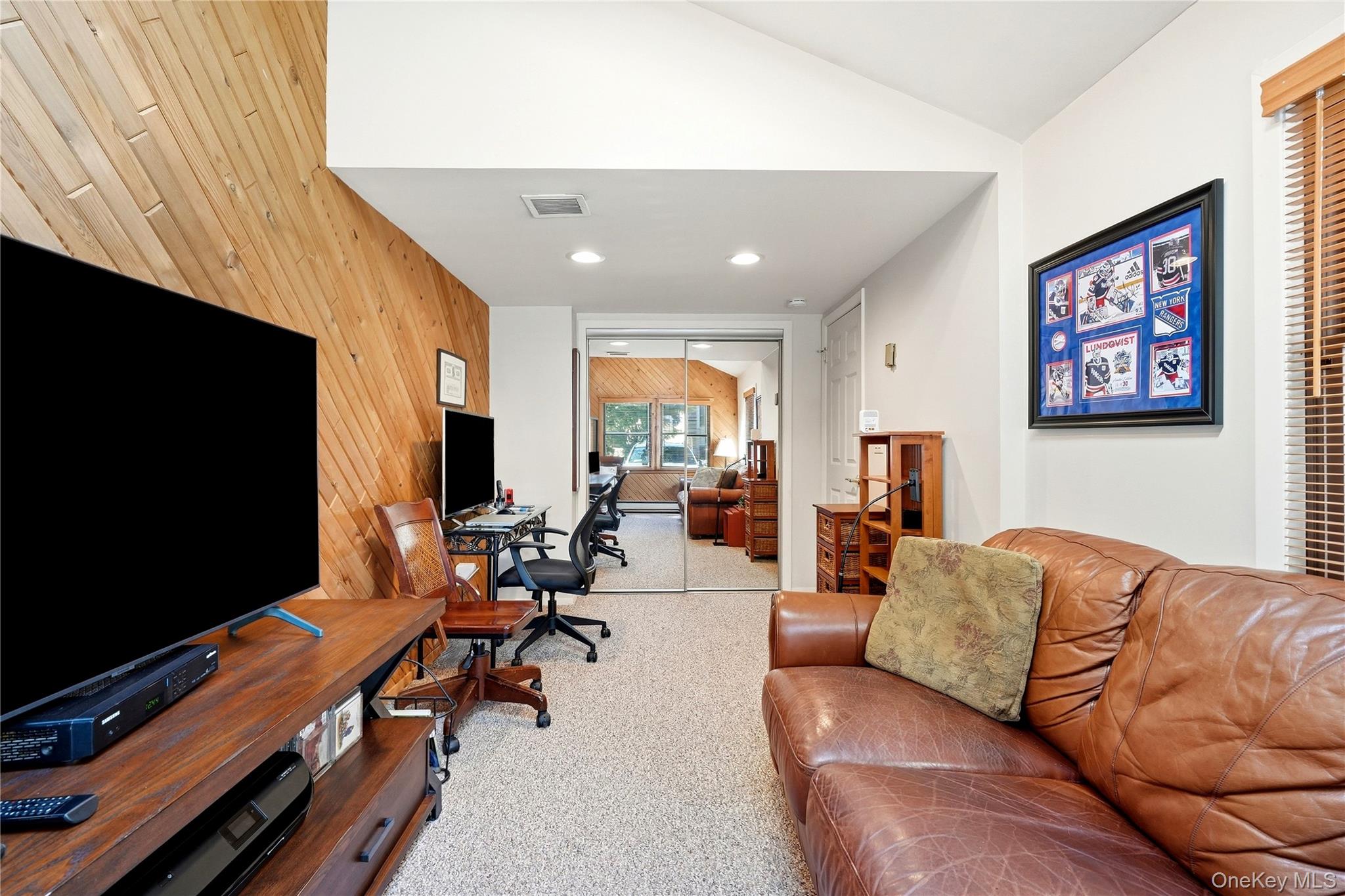 28 Hampton Court Property Photo 19
