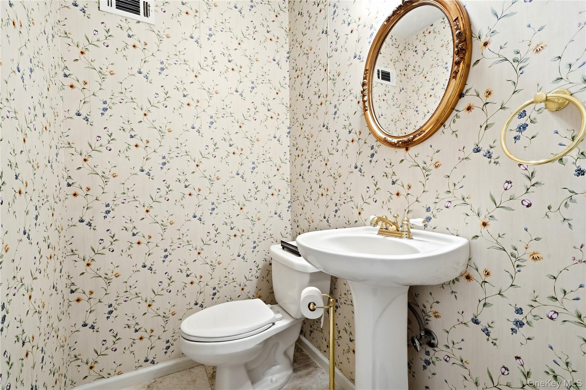 28 Hampton Court Property Photo 20
