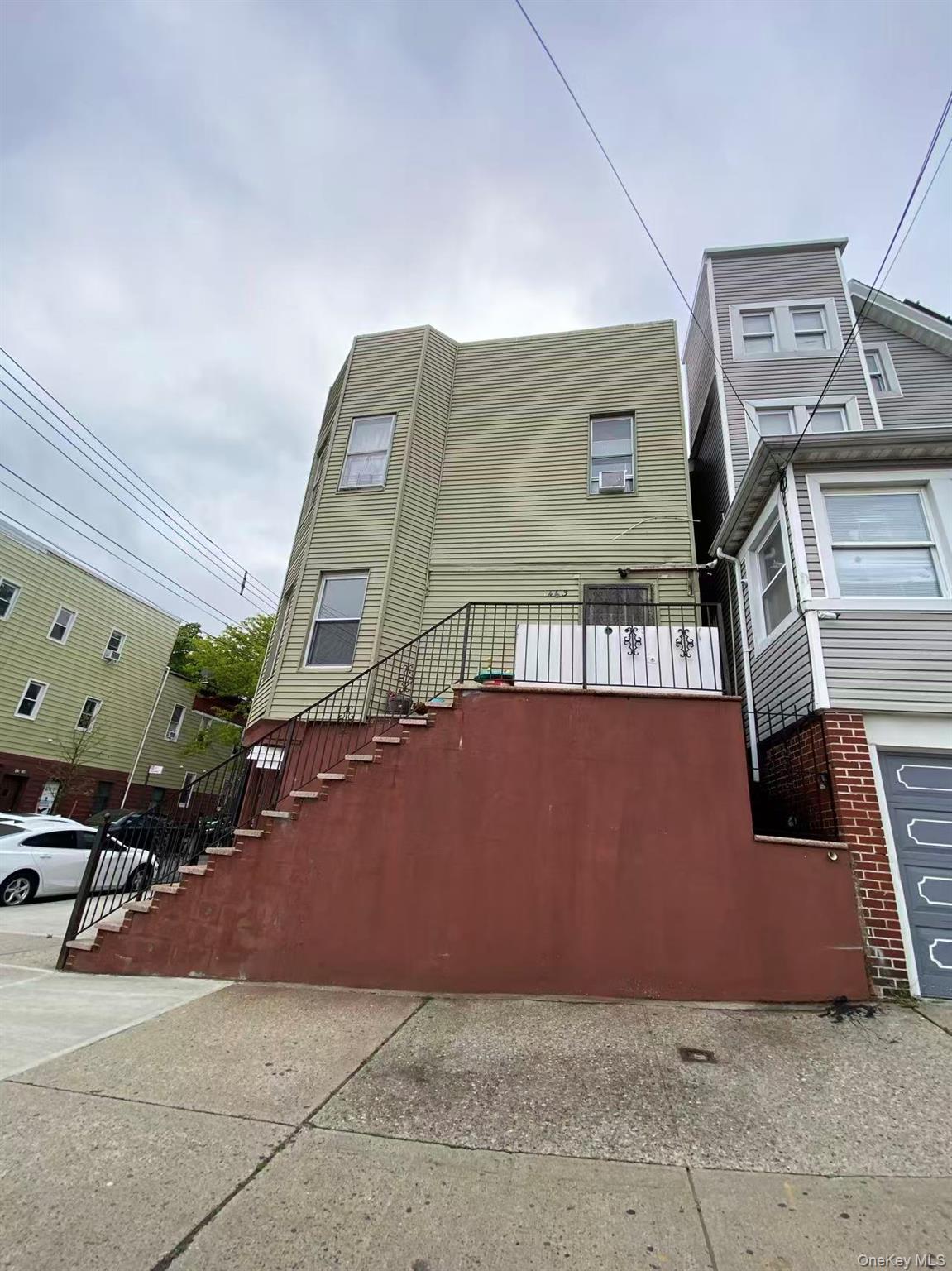 1463 Saint Lawrence Avenue 3 Property Photo 2