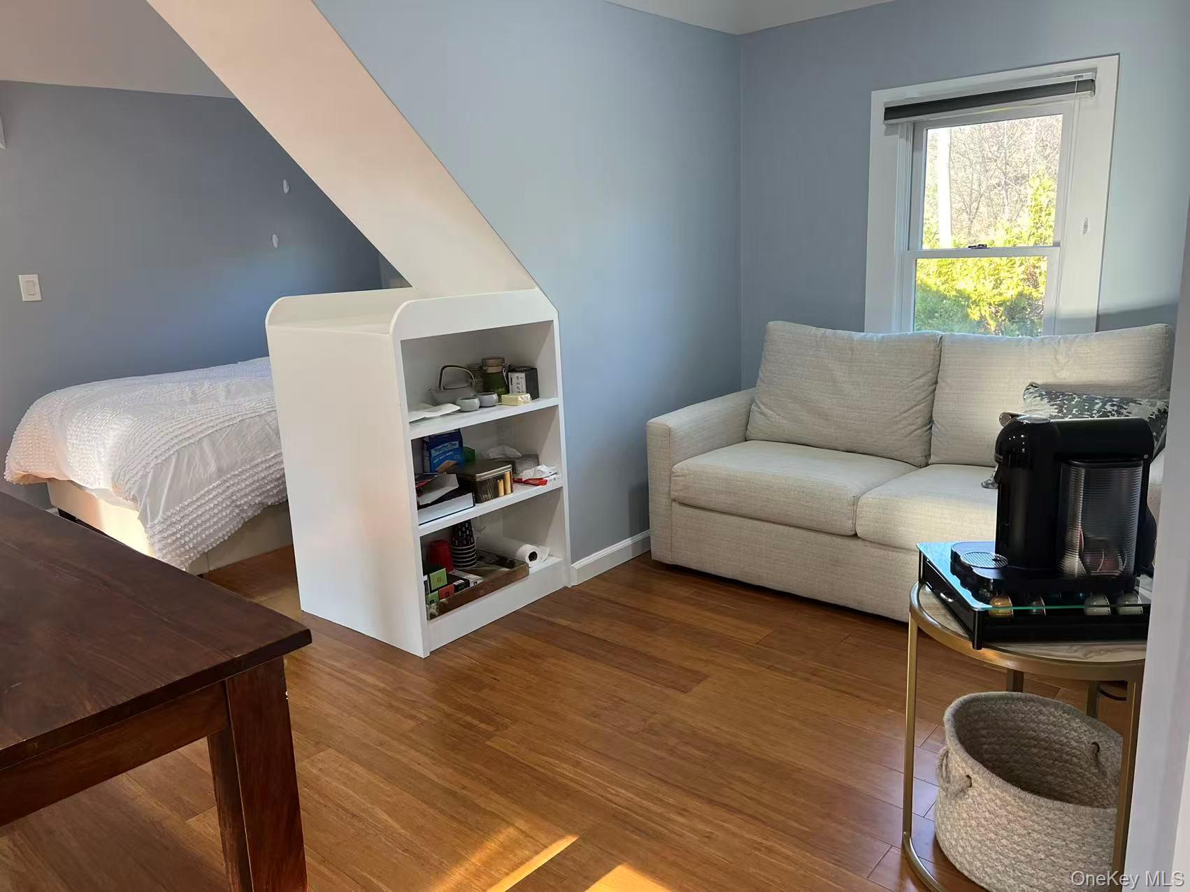 531 Ashford Avenue Property Photo 4
