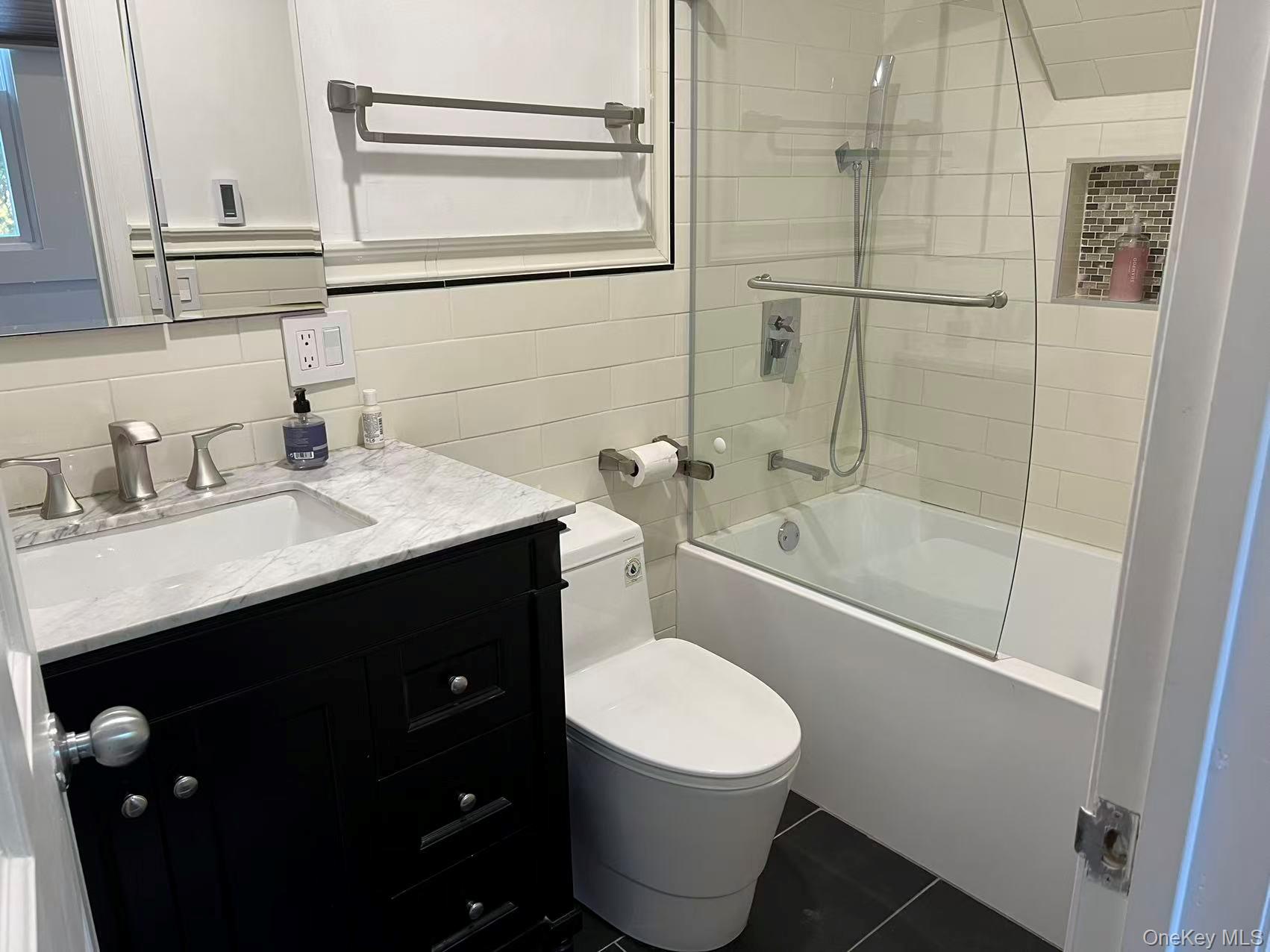 531 Ashford Avenue Property Photo 6