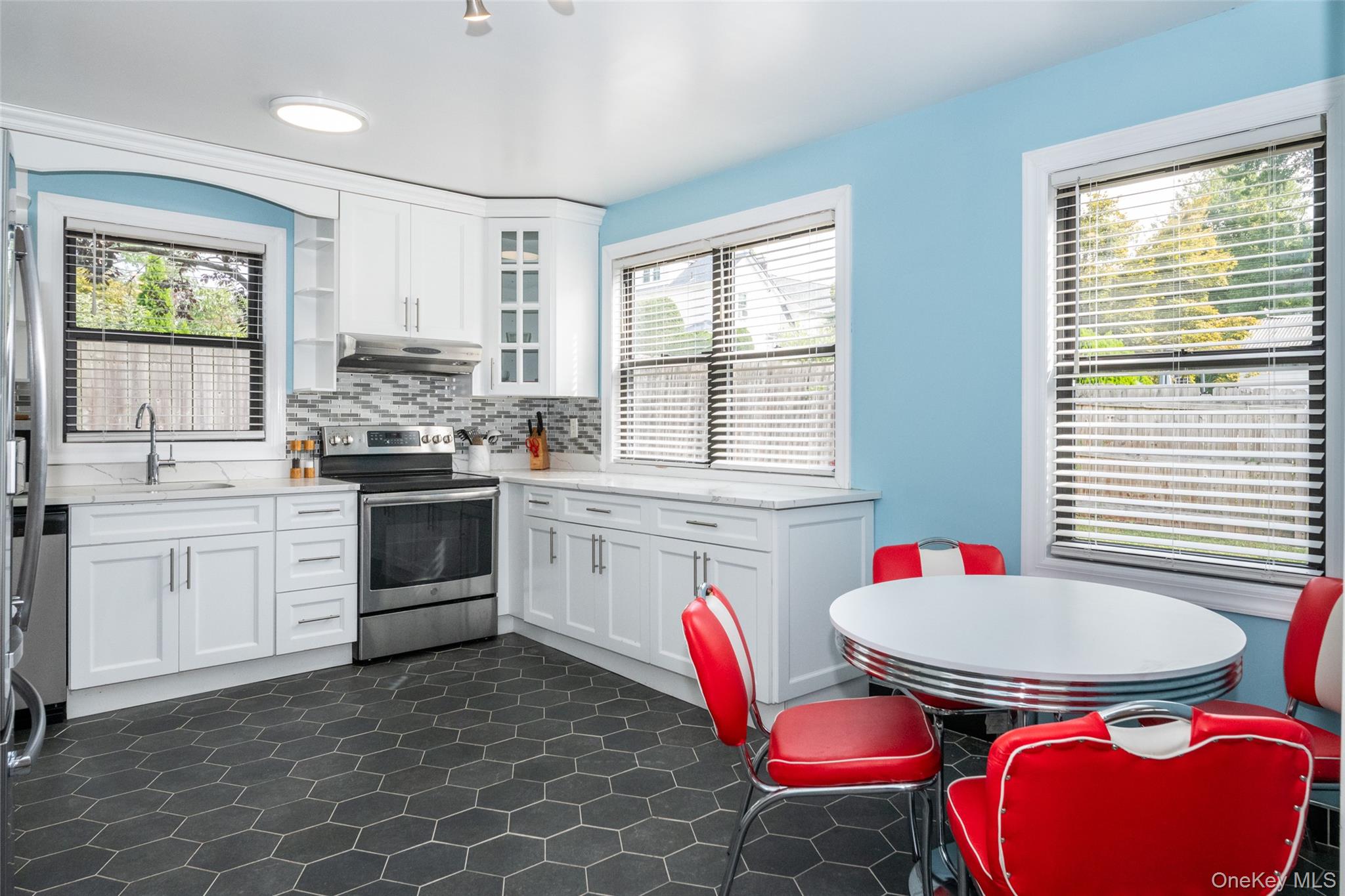 887 Webster Avenue Property Photo 7