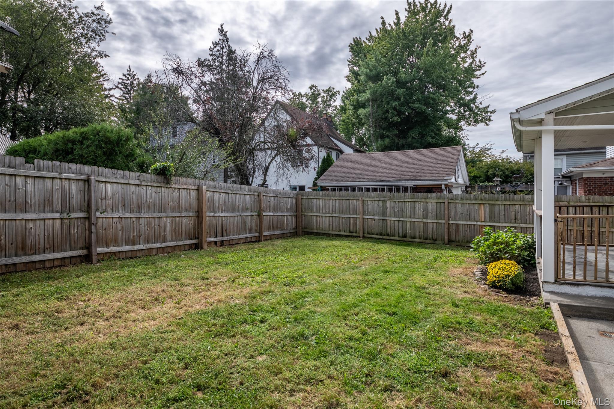 887 Webster Avenue Property Photo 26