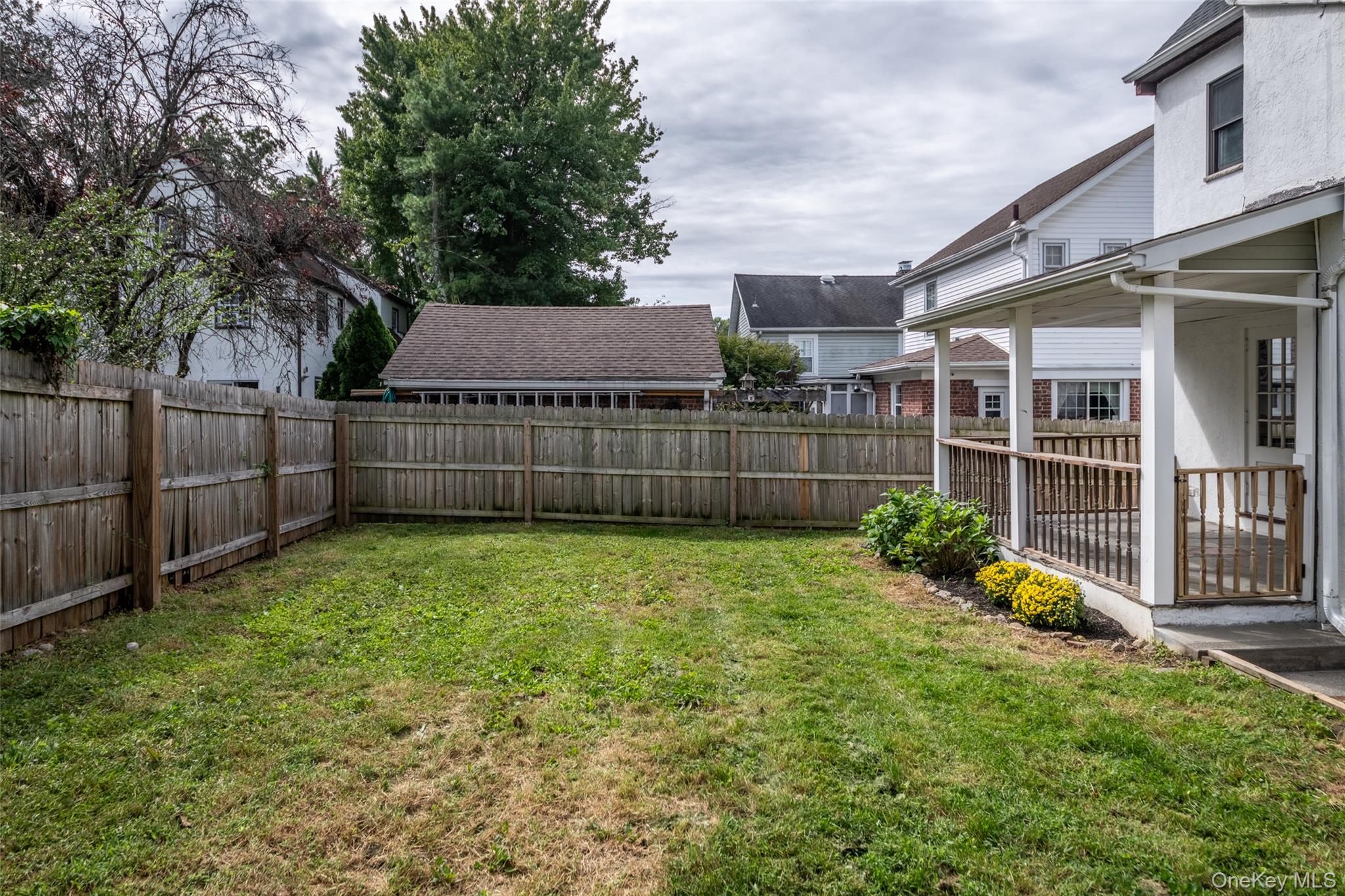 887 Webster Avenue Property Photo 27