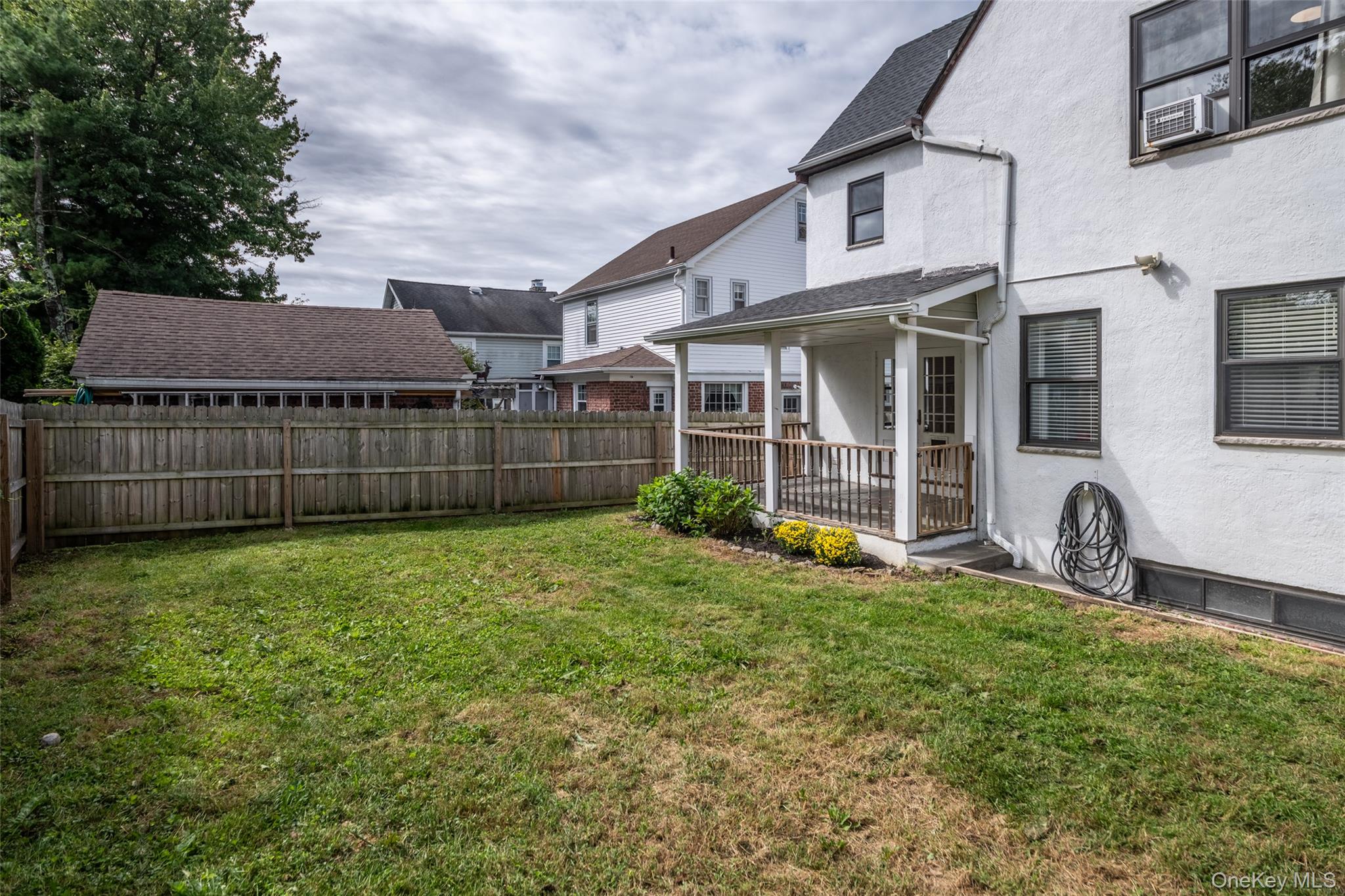 887 Webster Avenue Property Photo 28