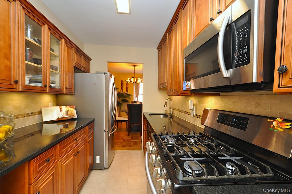 10 Old Mamaroneck Road 2a Property Photo 12