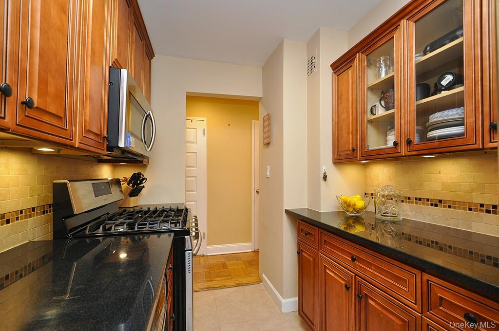 10 Old Mamaroneck Road 2a Property Photo 14